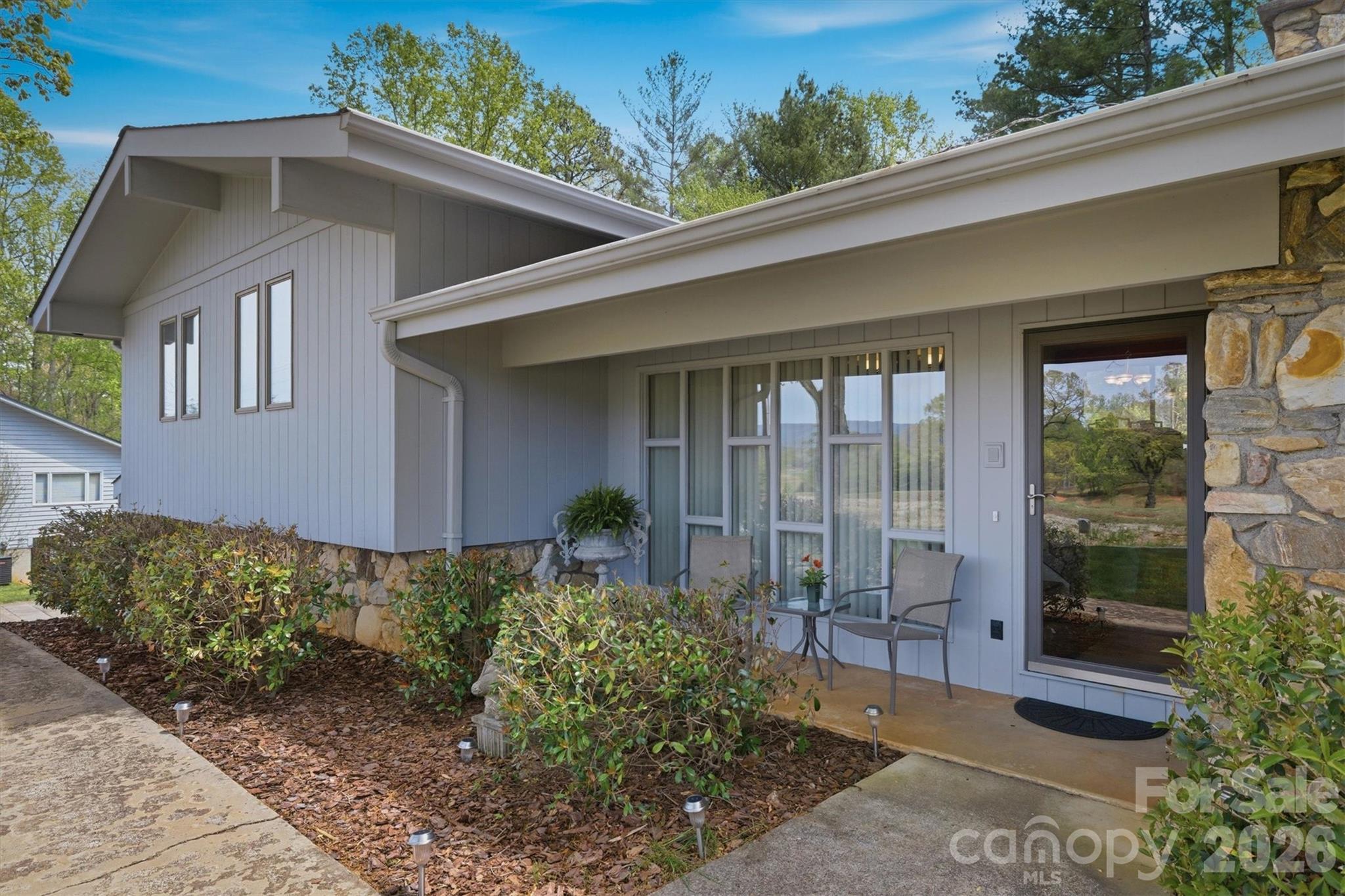 122 Lake Club Drive — Nebo