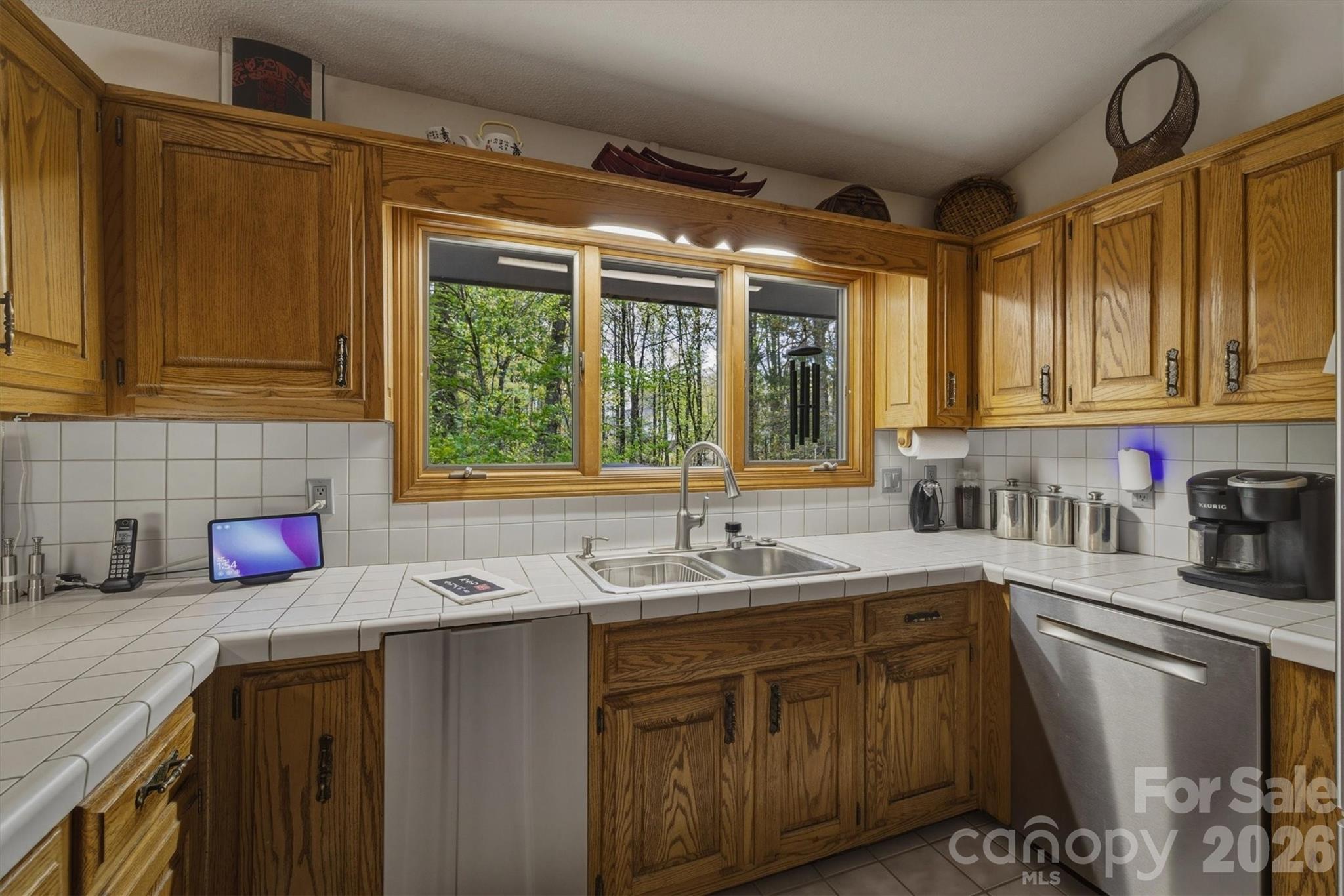 122 Lake Club Drive — Nebo