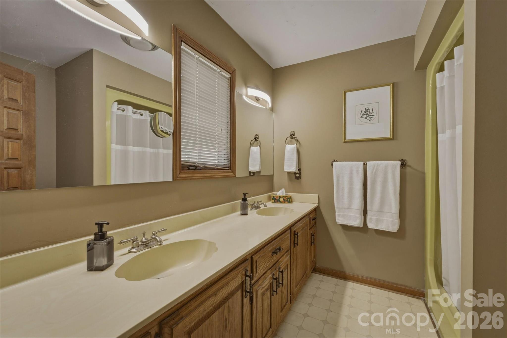 122 Lake Club Drive — Nebo