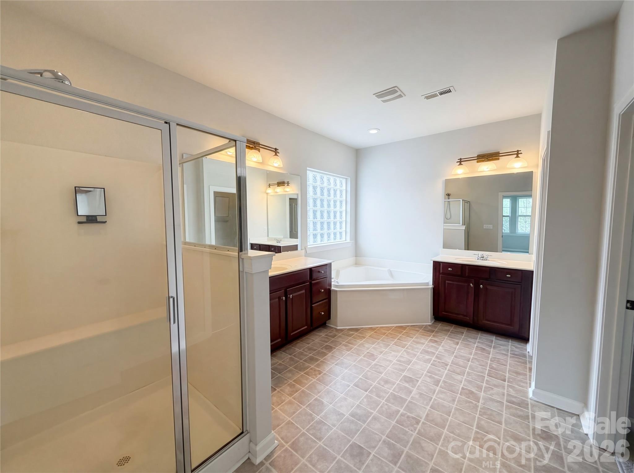 9696 Ravenscroft Lane NW — Concord
