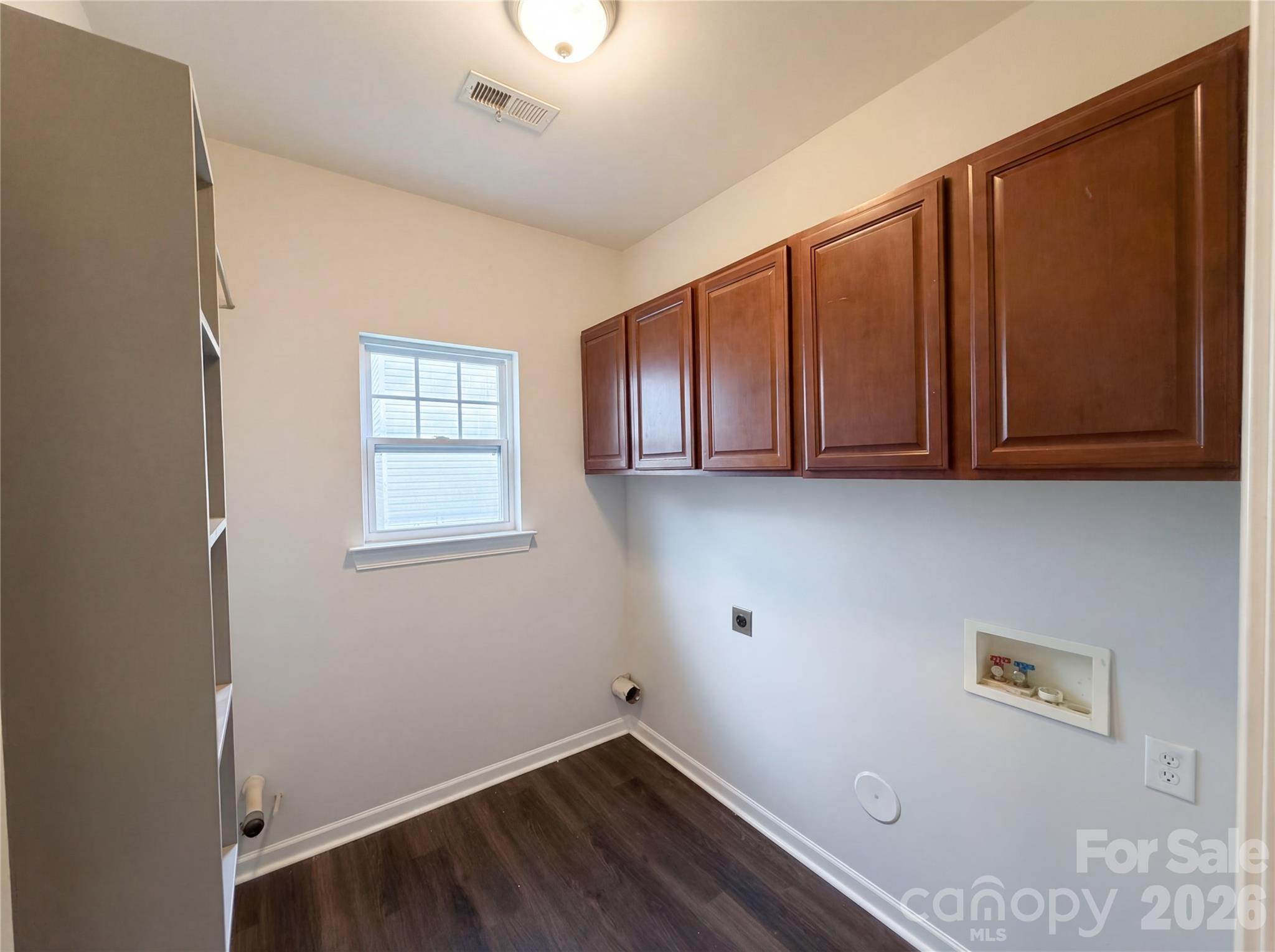 9696 Ravenscroft Lane NW — Concord