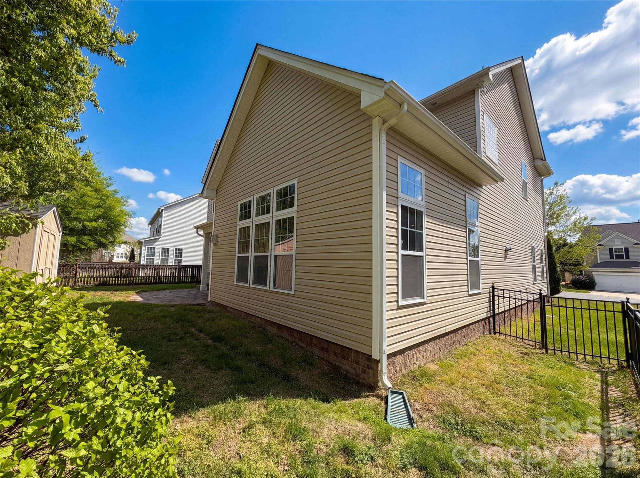 9696 Ravenscroft Lane NW — Concord