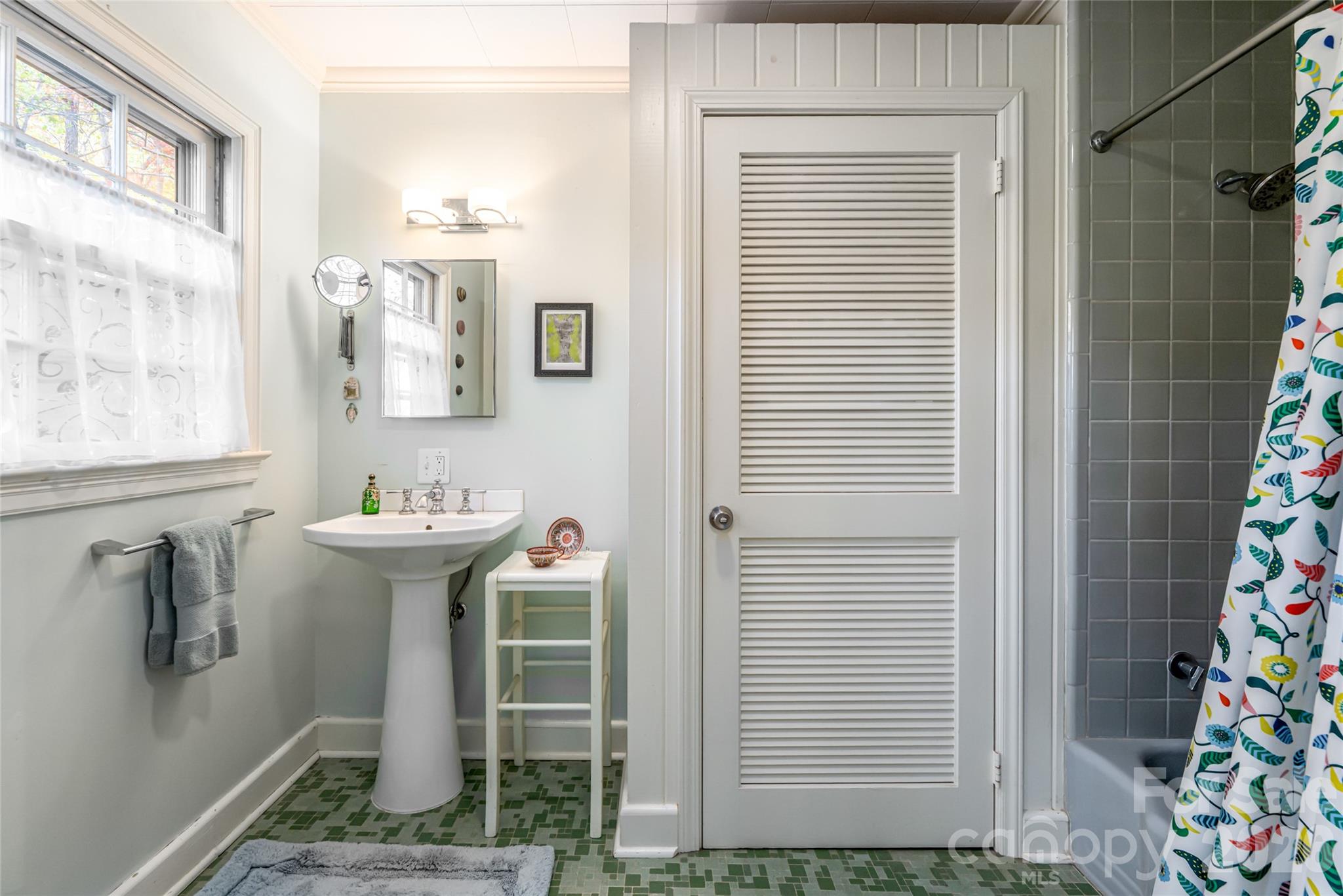 15 Meadow Lane — Fairview