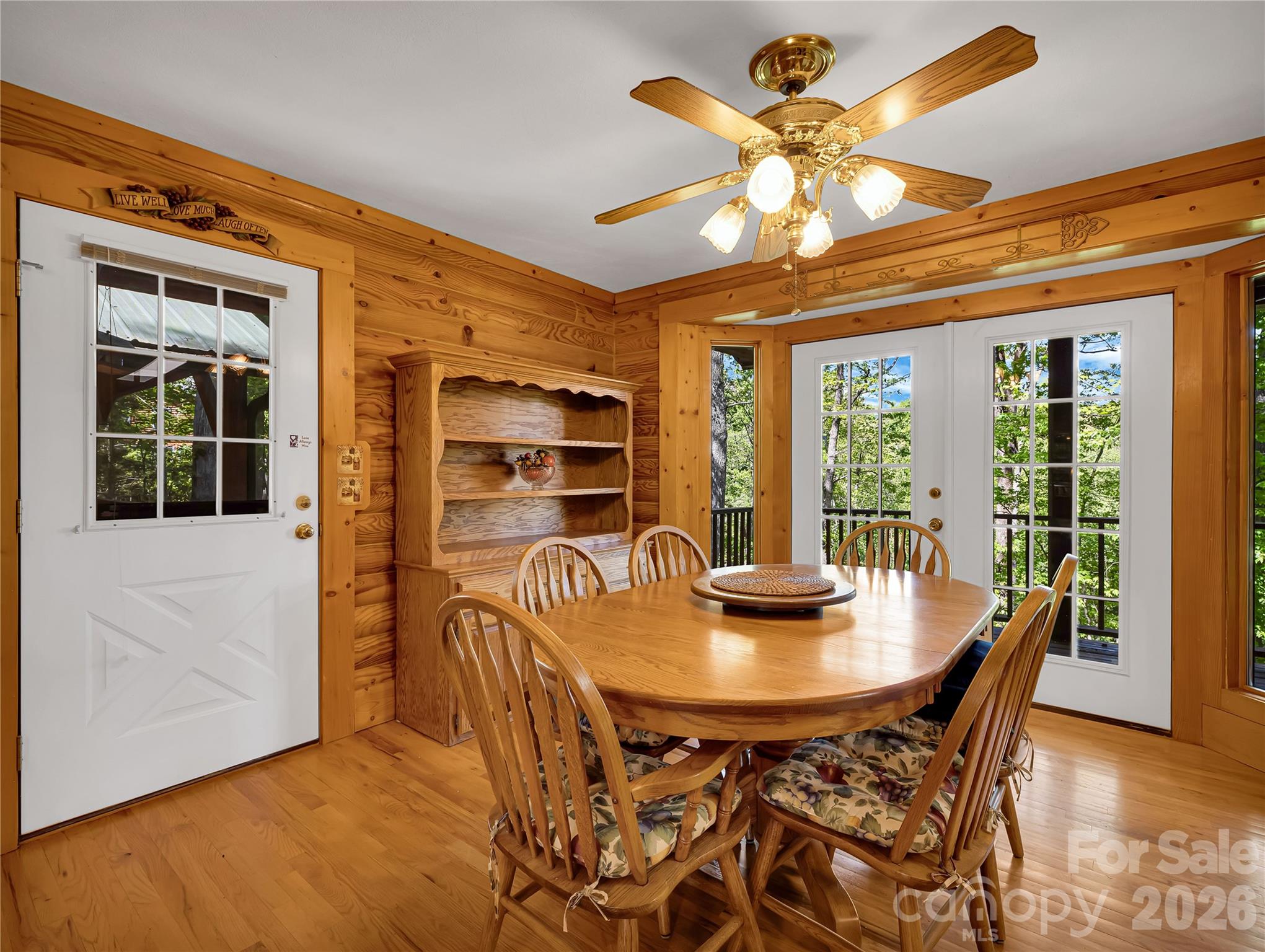 212 Glen Echo Circle — Saluda