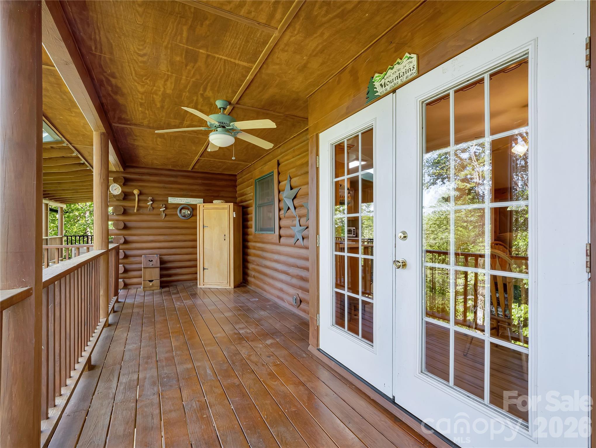 212 Glen Echo Circle — Saluda