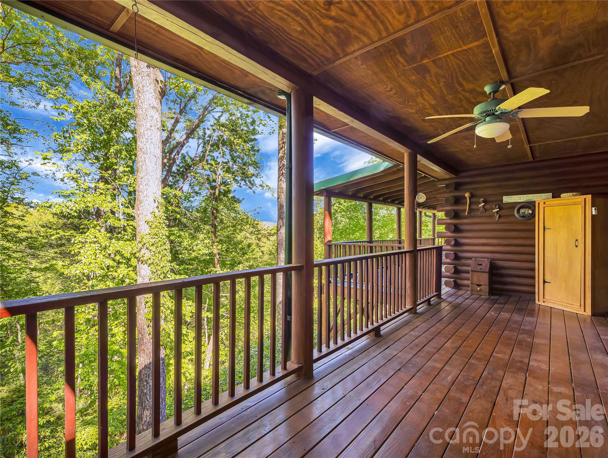 212 Glen Echo Circle — Saluda