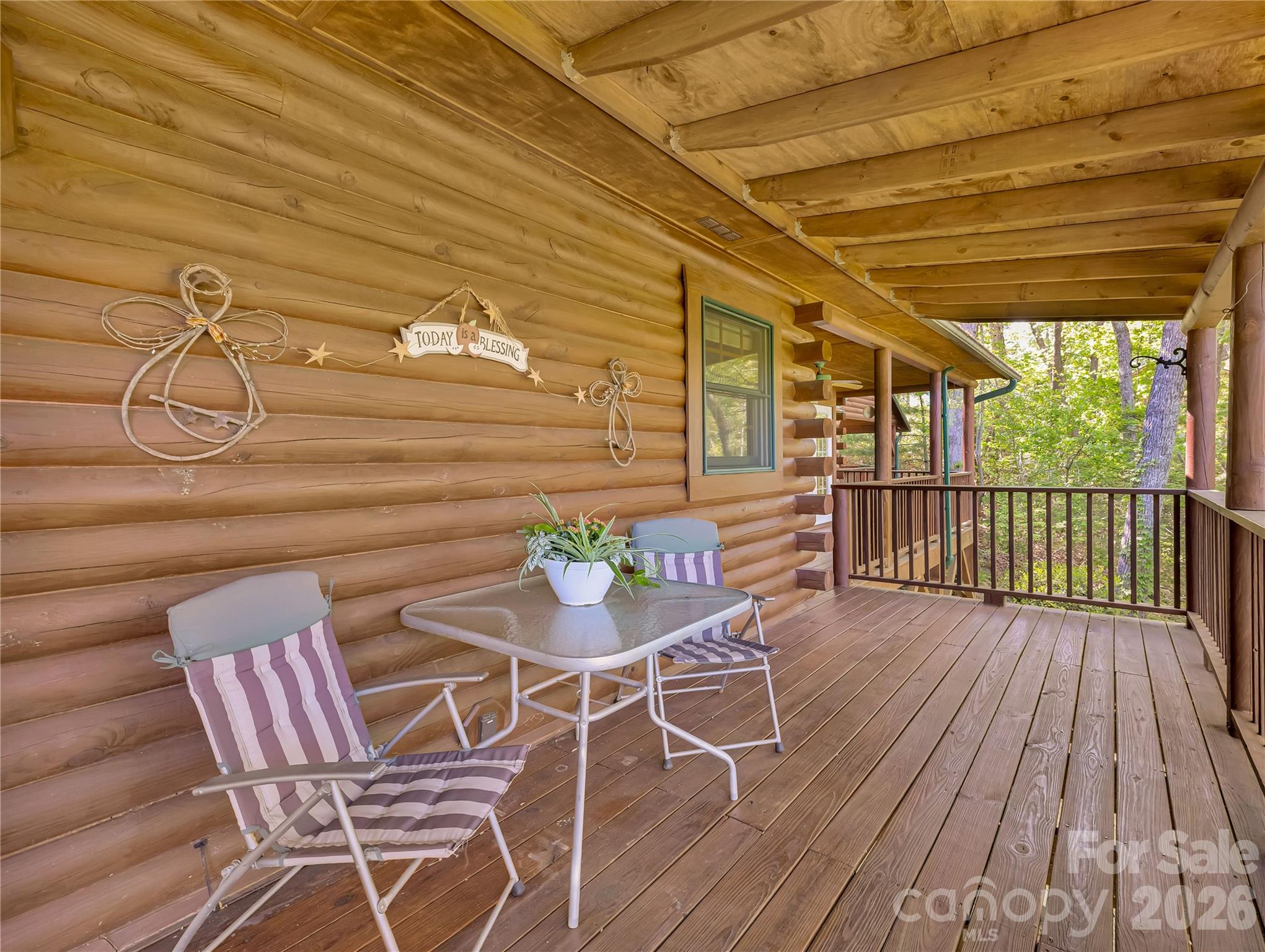 212 Glen Echo Circle — Saluda
