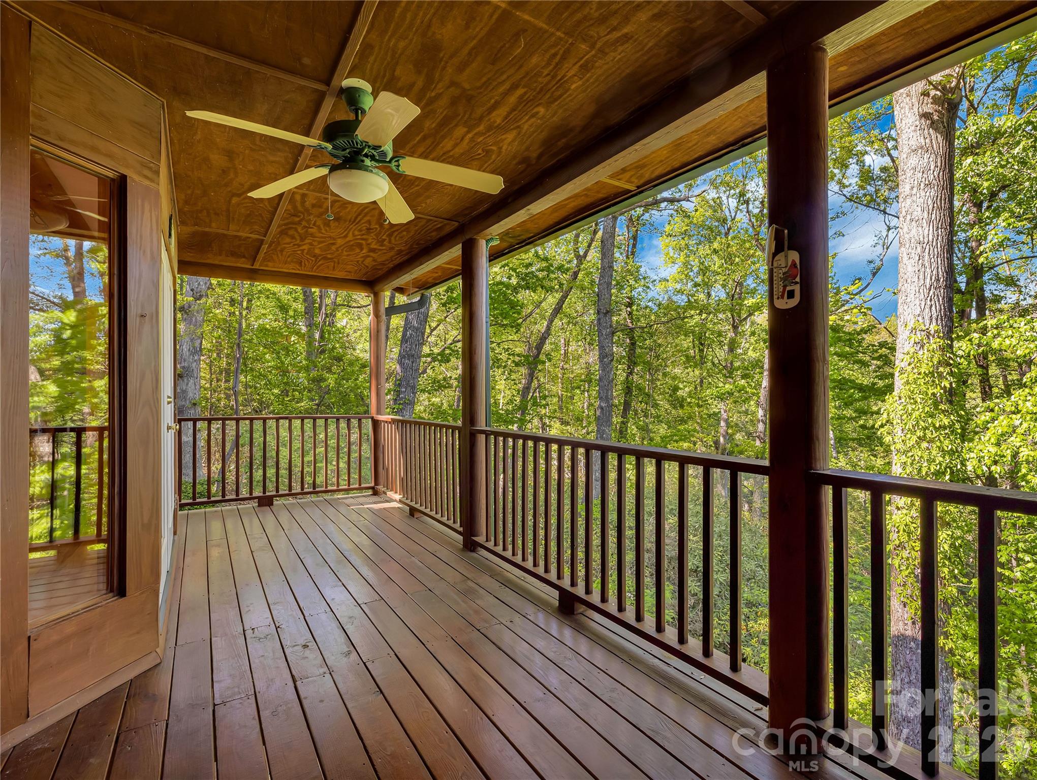 212 Glen Echo Circle — Saluda