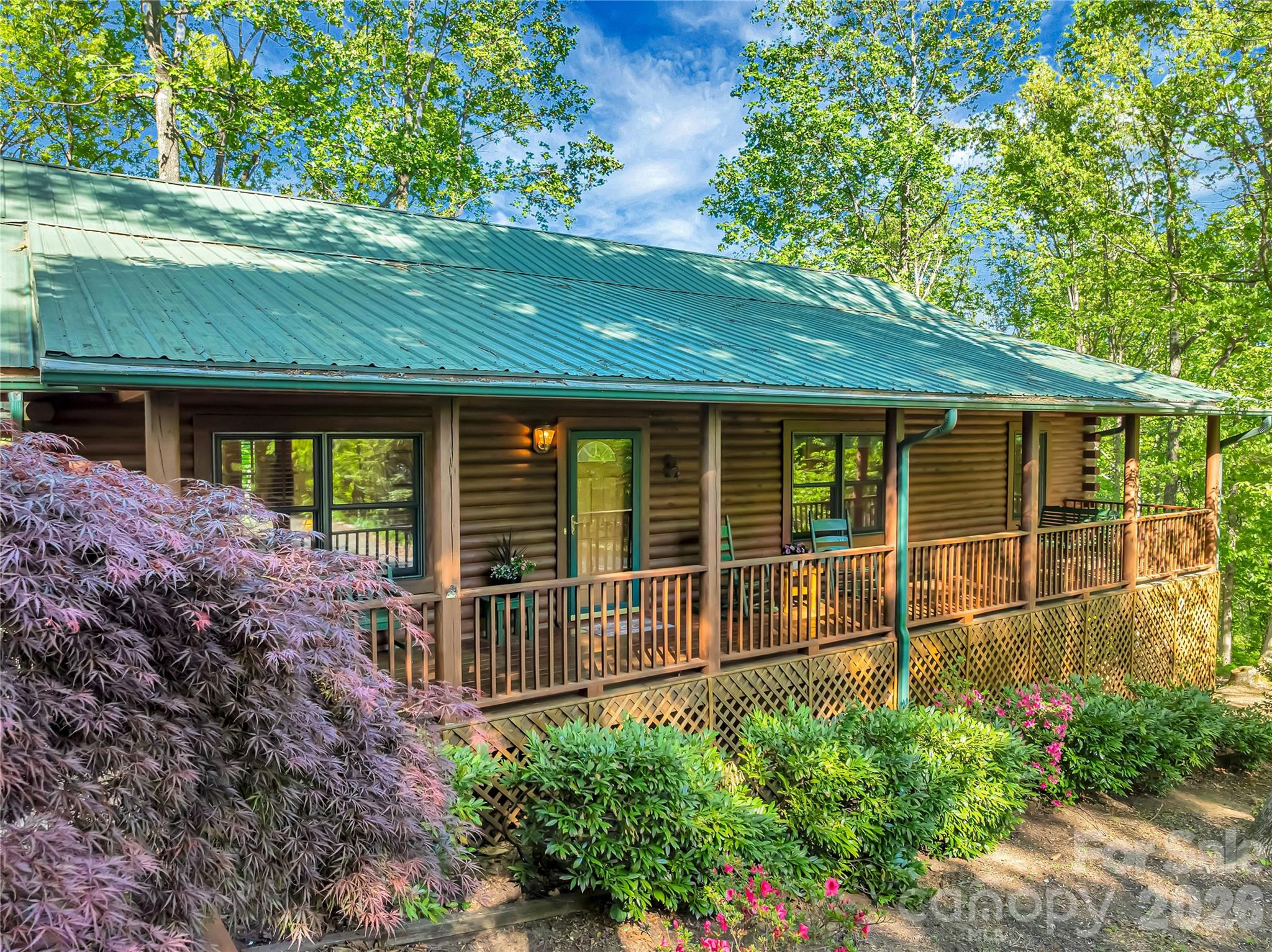 212 Glen Echo Circle — Saluda