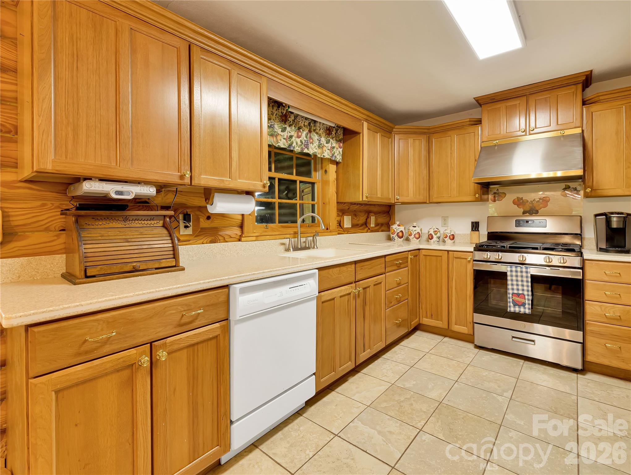 212 Glen Echo Circle — Saluda