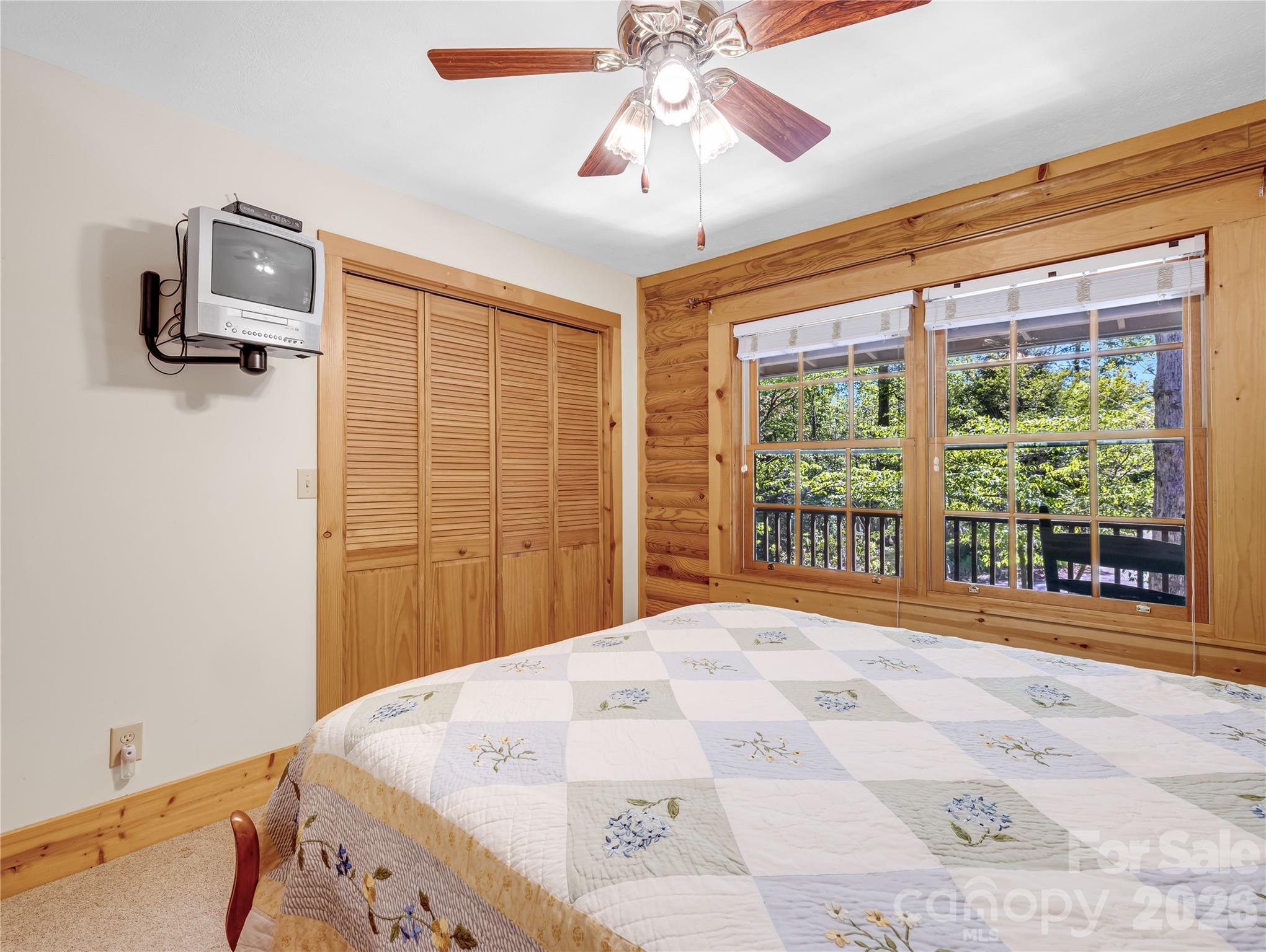 212 Glen Echo Circle — Saluda