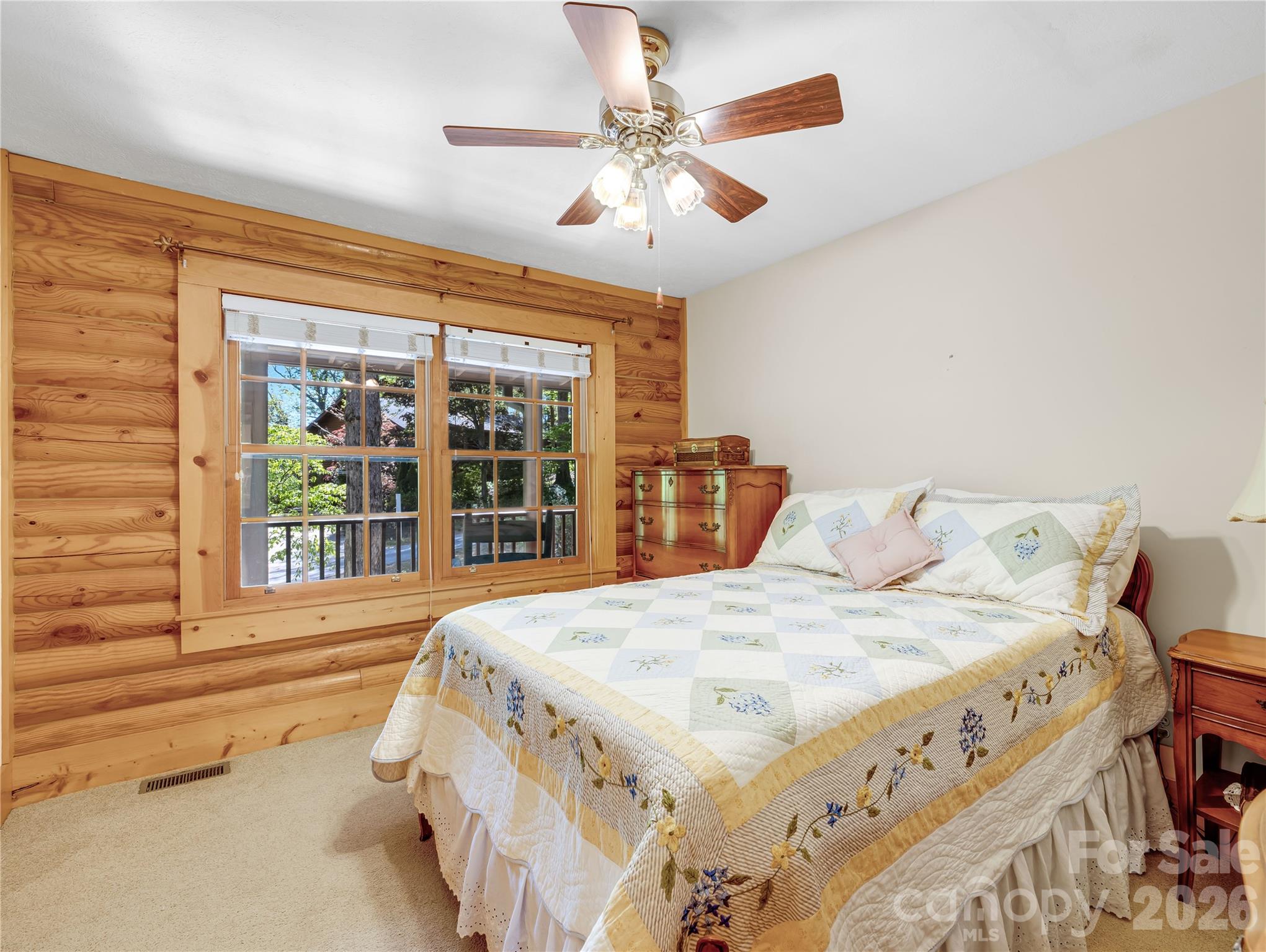 212 Glen Echo Circle — Saluda