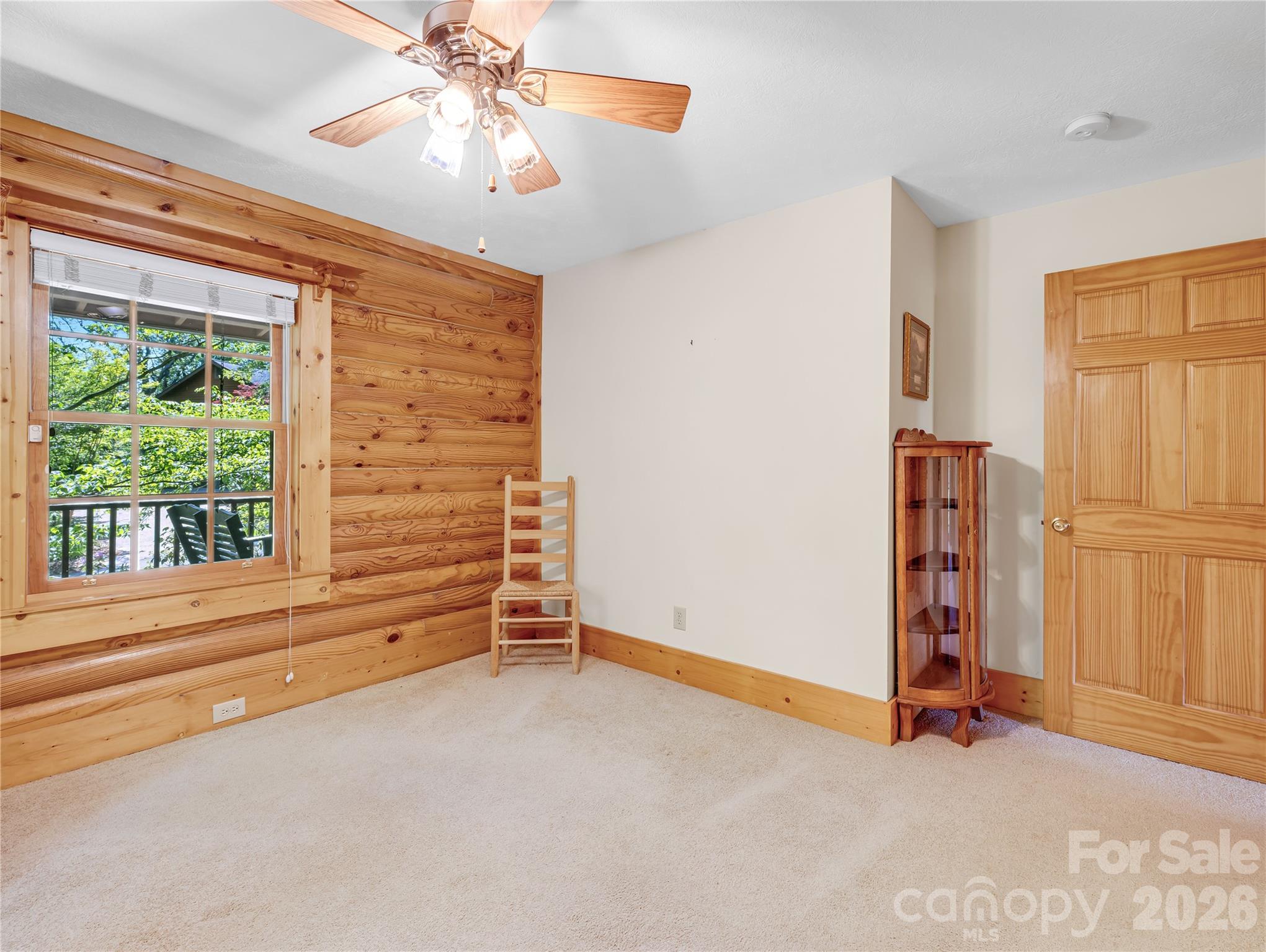 212 Glen Echo Circle — Saluda