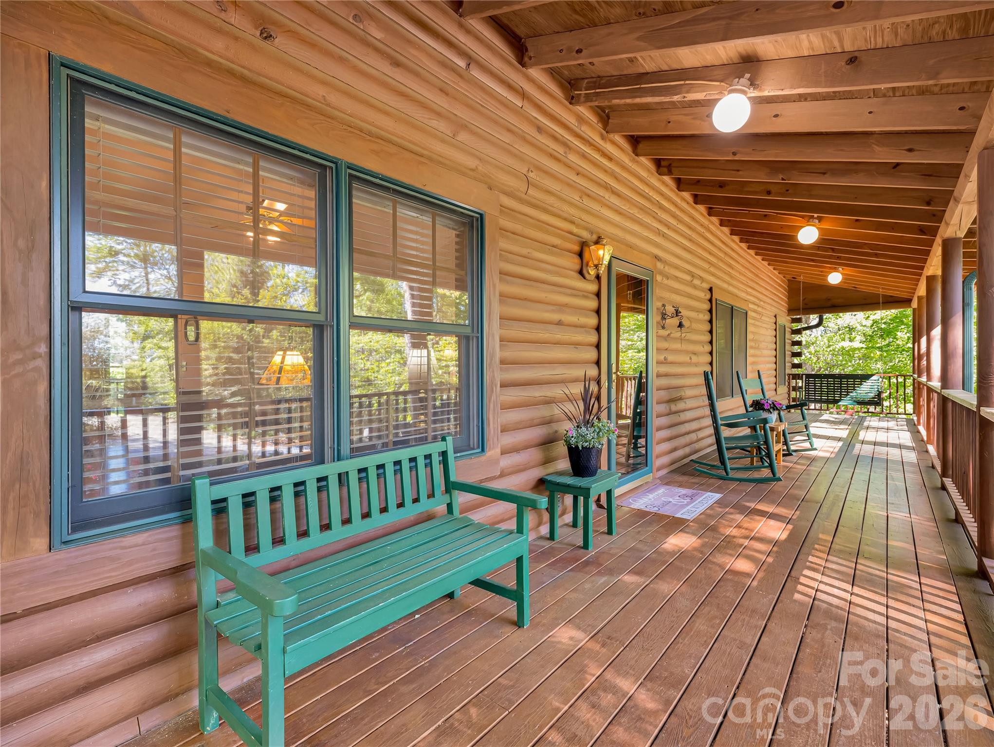 212 Glen Echo Circle — Saluda