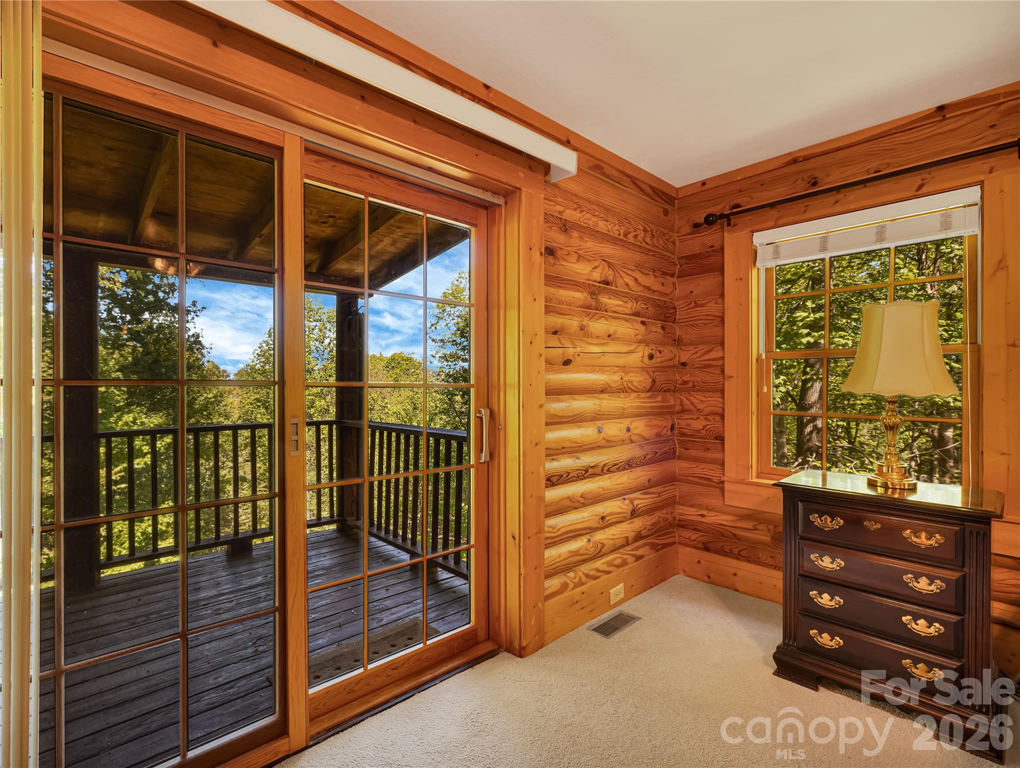 212 Glen Echo Circle — Saluda