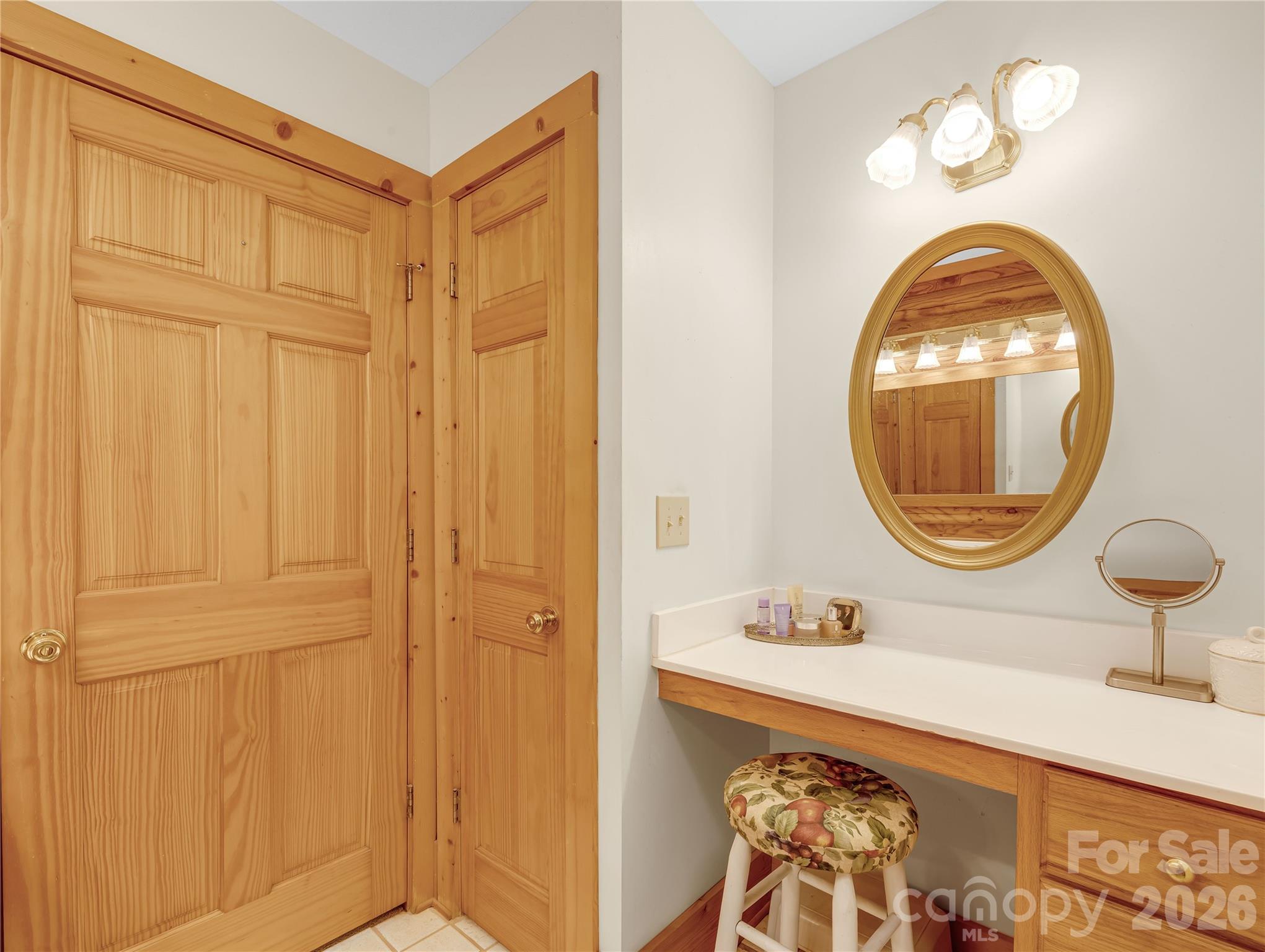 212 Glen Echo Circle — Saluda