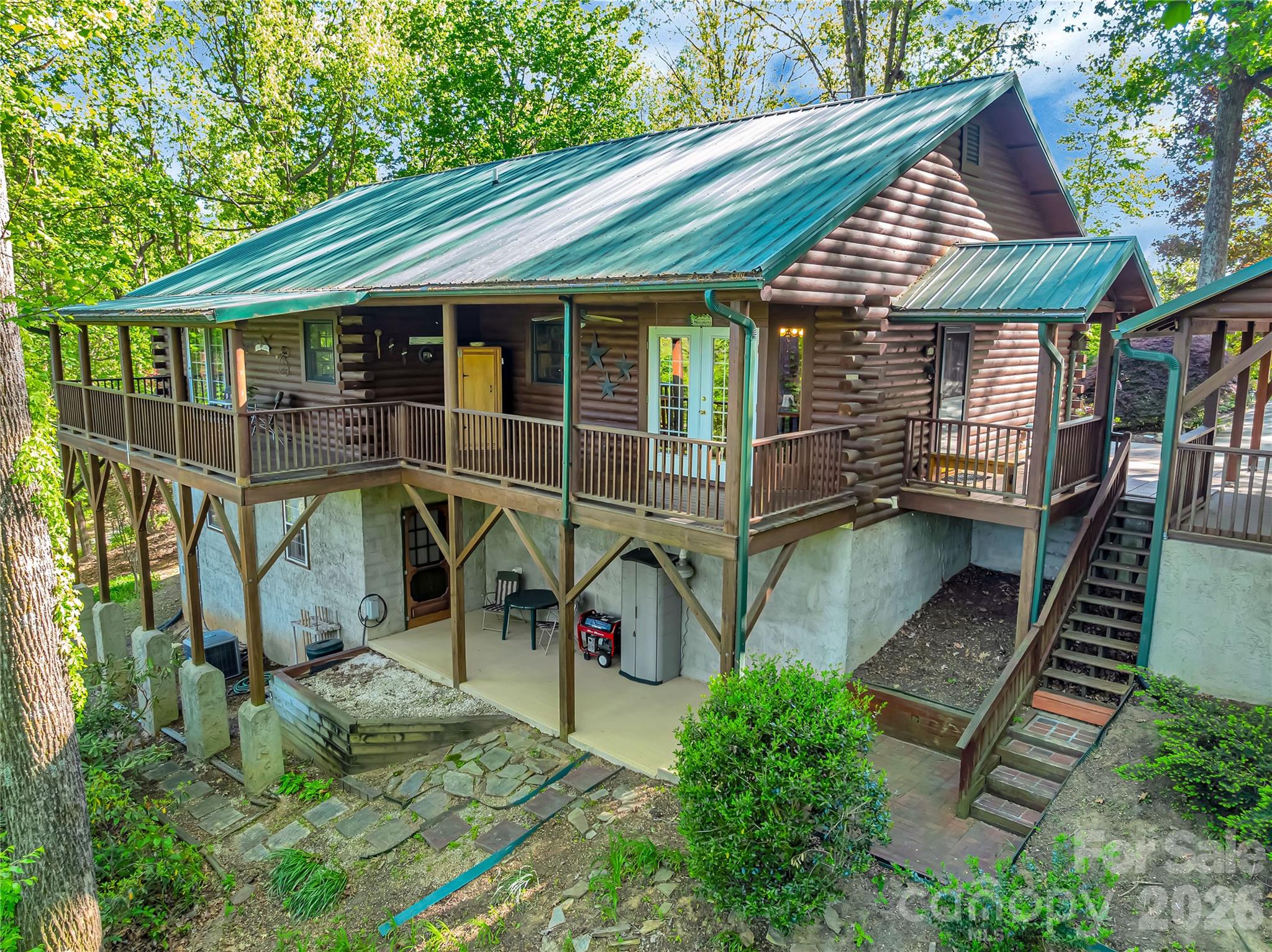212 Glen Echo Circle — Saluda