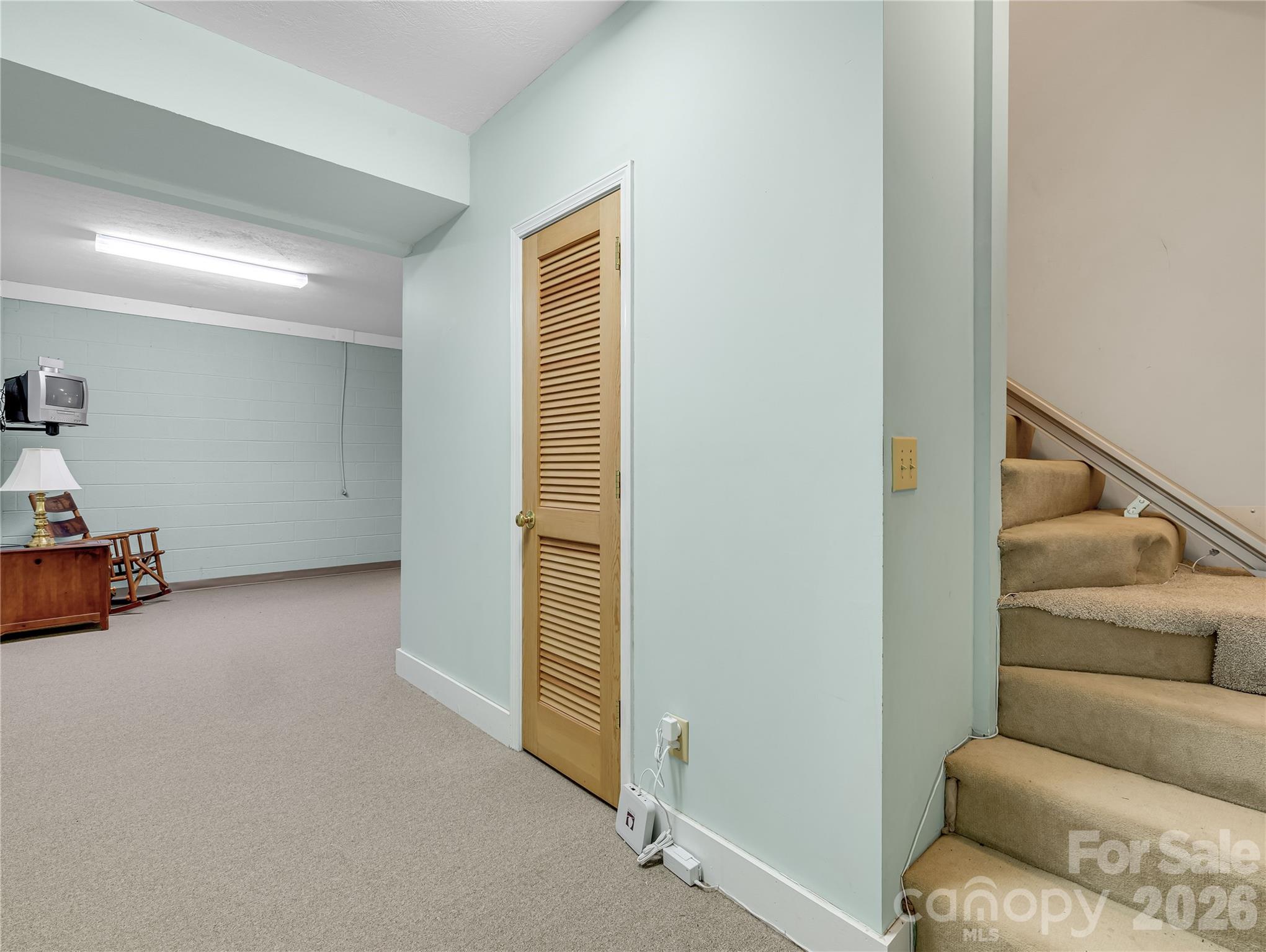 212 Glen Echo Circle — Saluda