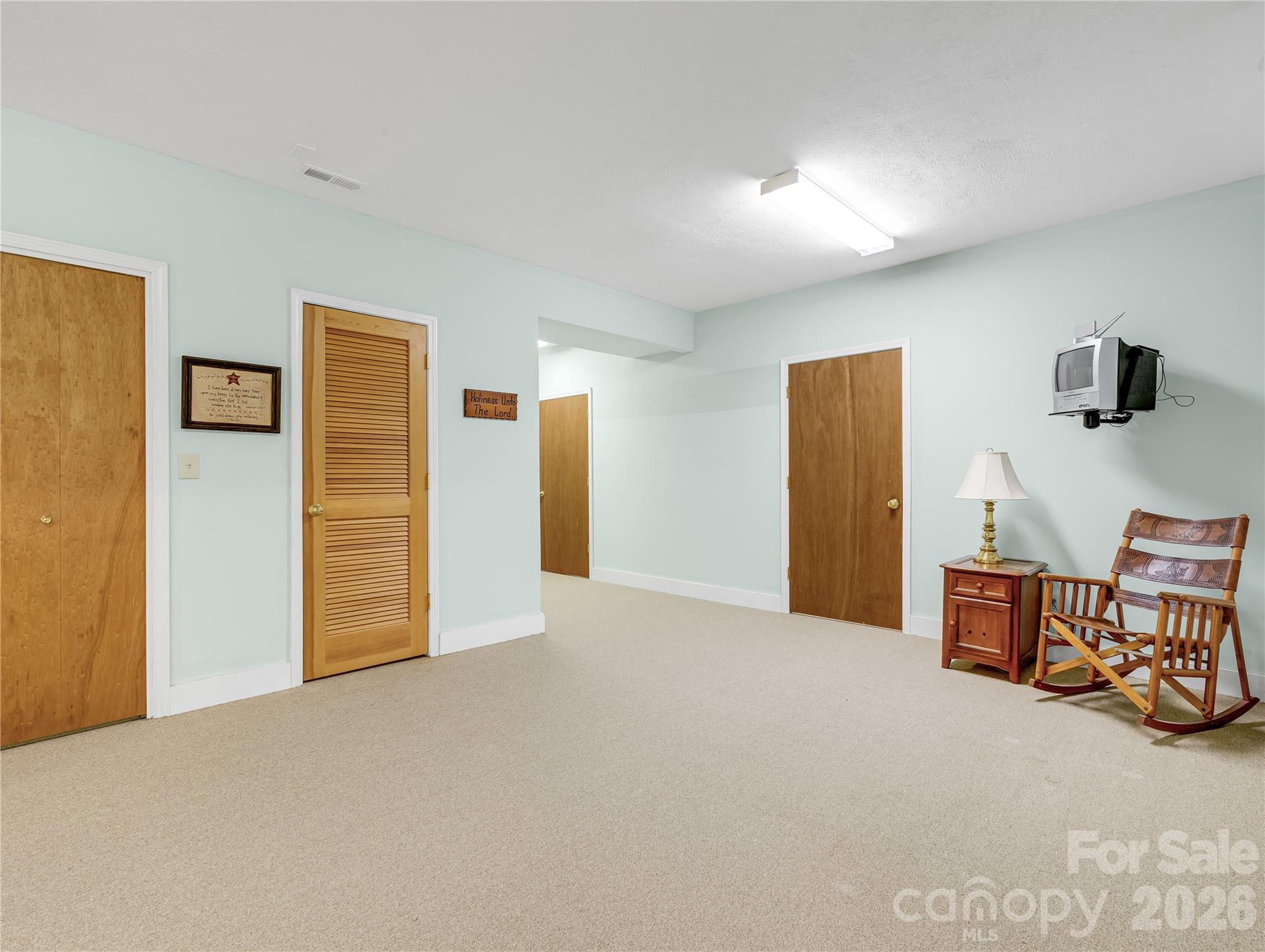 212 Glen Echo Circle — Saluda