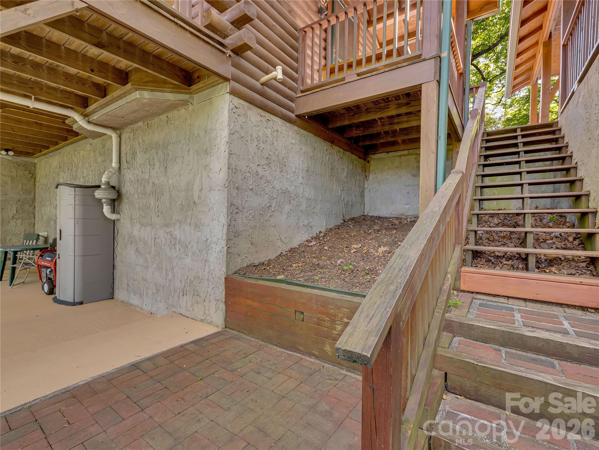 212 Glen Echo Circle — Saluda
