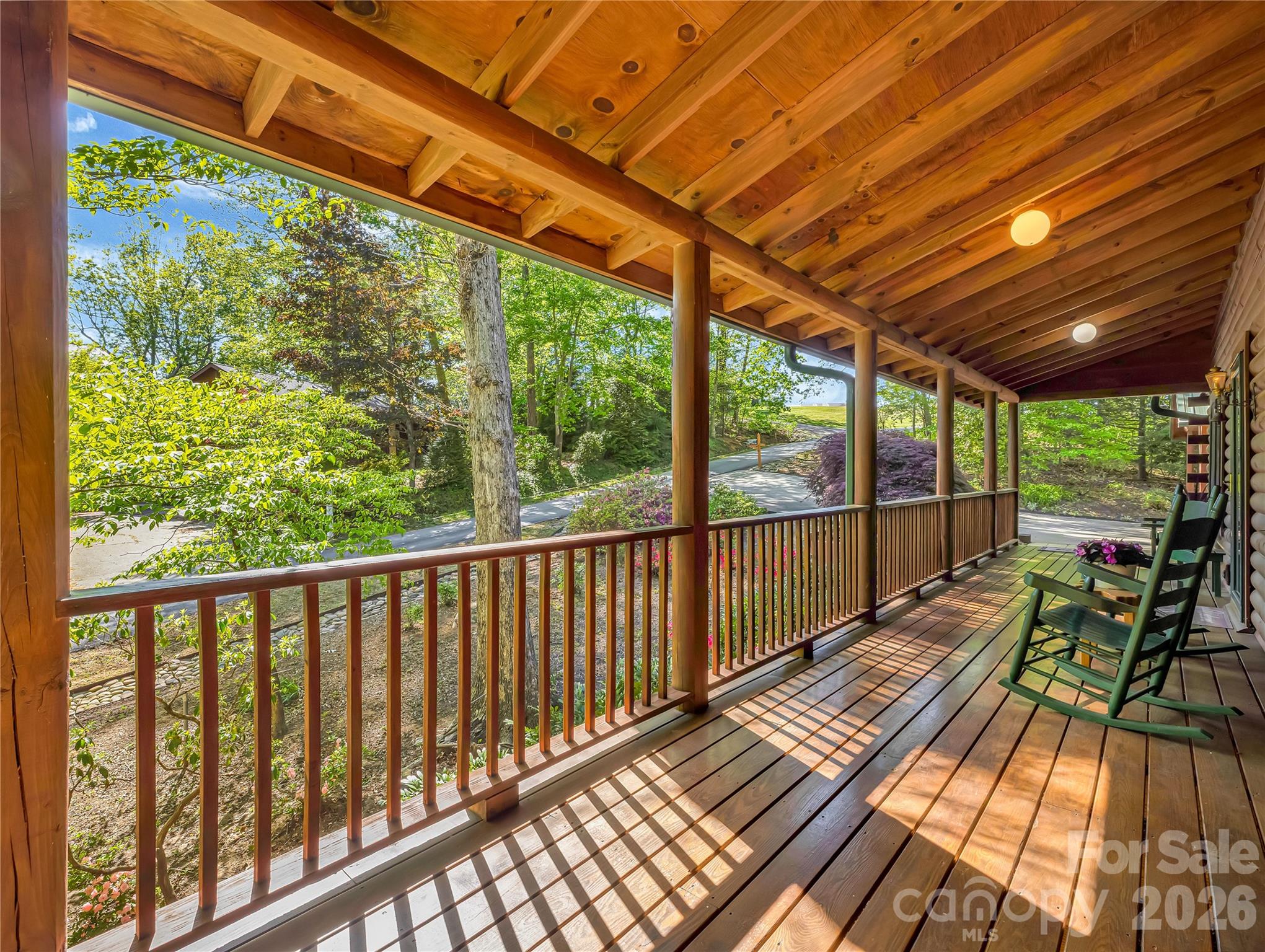 212 Glen Echo Circle — Saluda