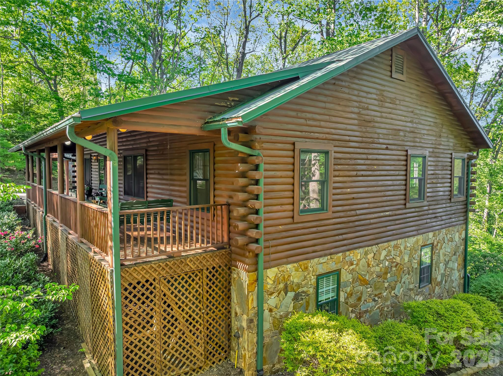 212 Glen Echo Circle — Saluda