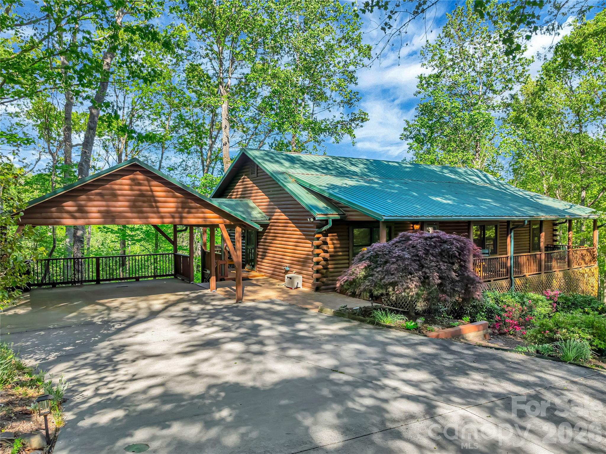 212 Glen Echo Circle — Saluda
