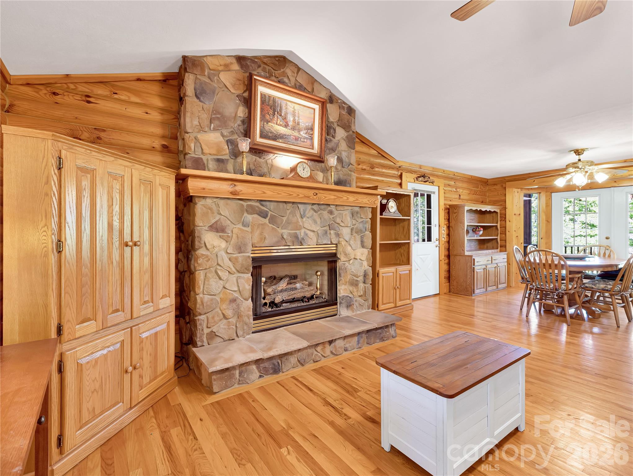 212 Glen Echo Circle — Saluda