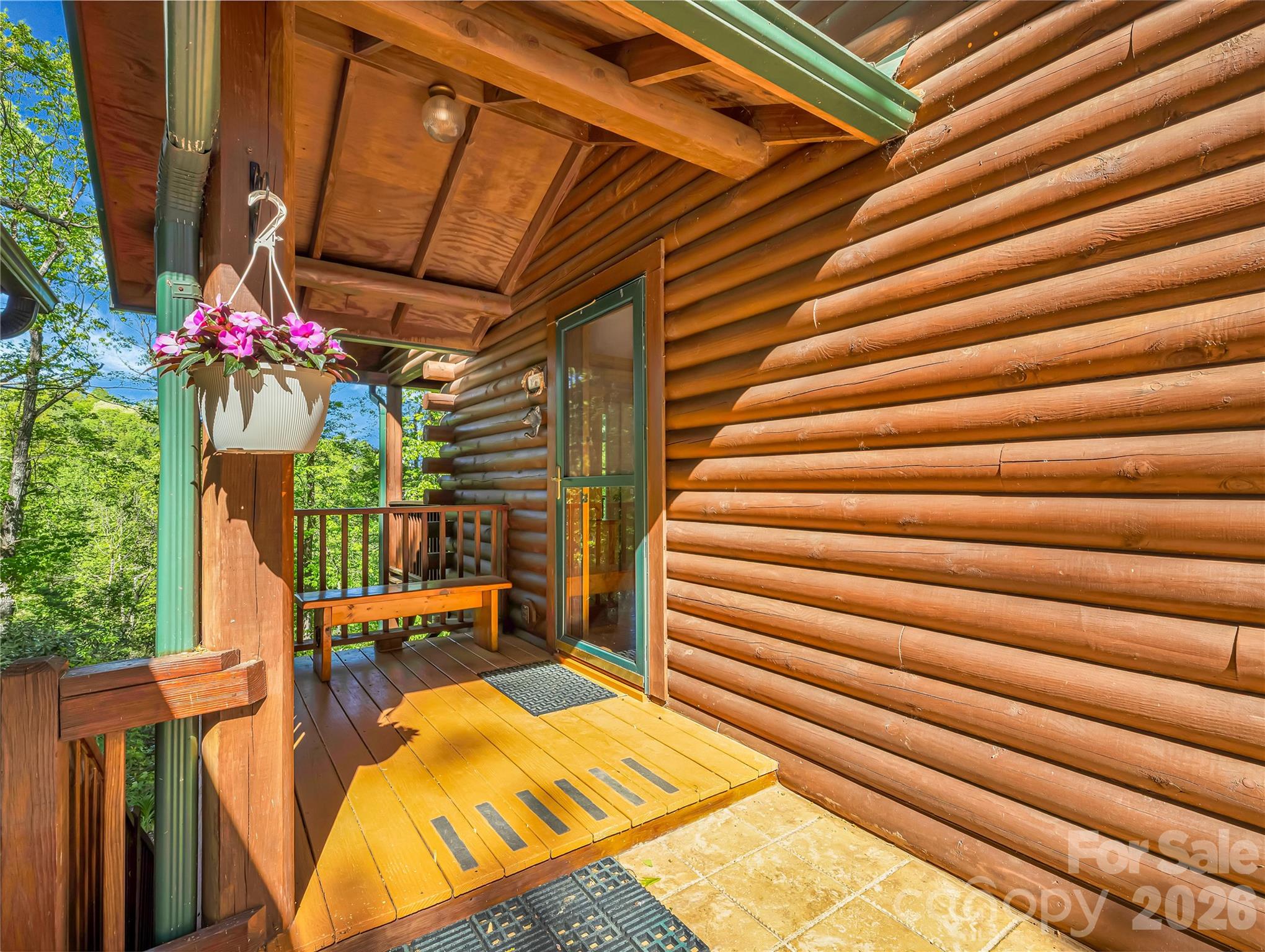 212 Glen Echo Circle — Saluda