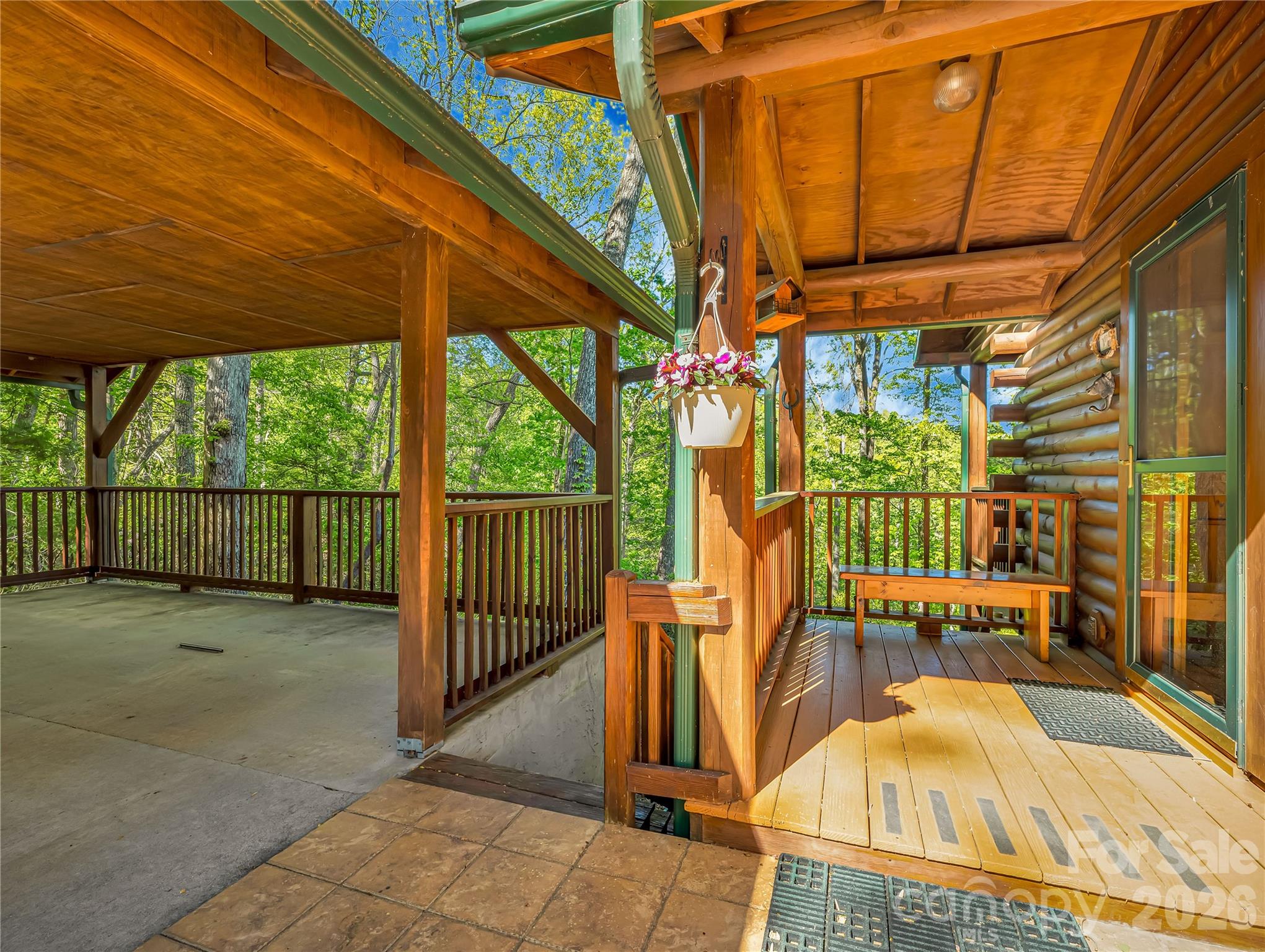 212 Glen Echo Circle — Saluda