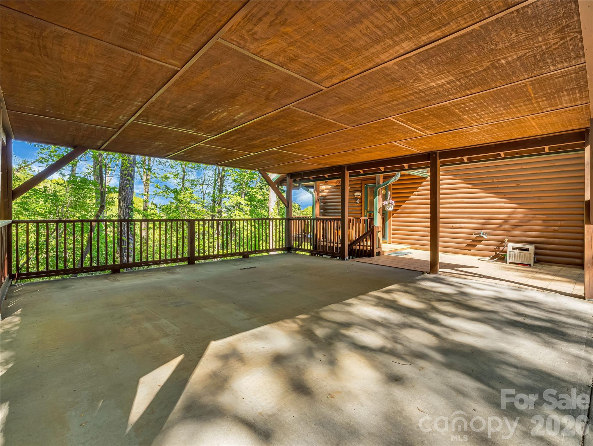 212 Glen Echo Circle — Saluda