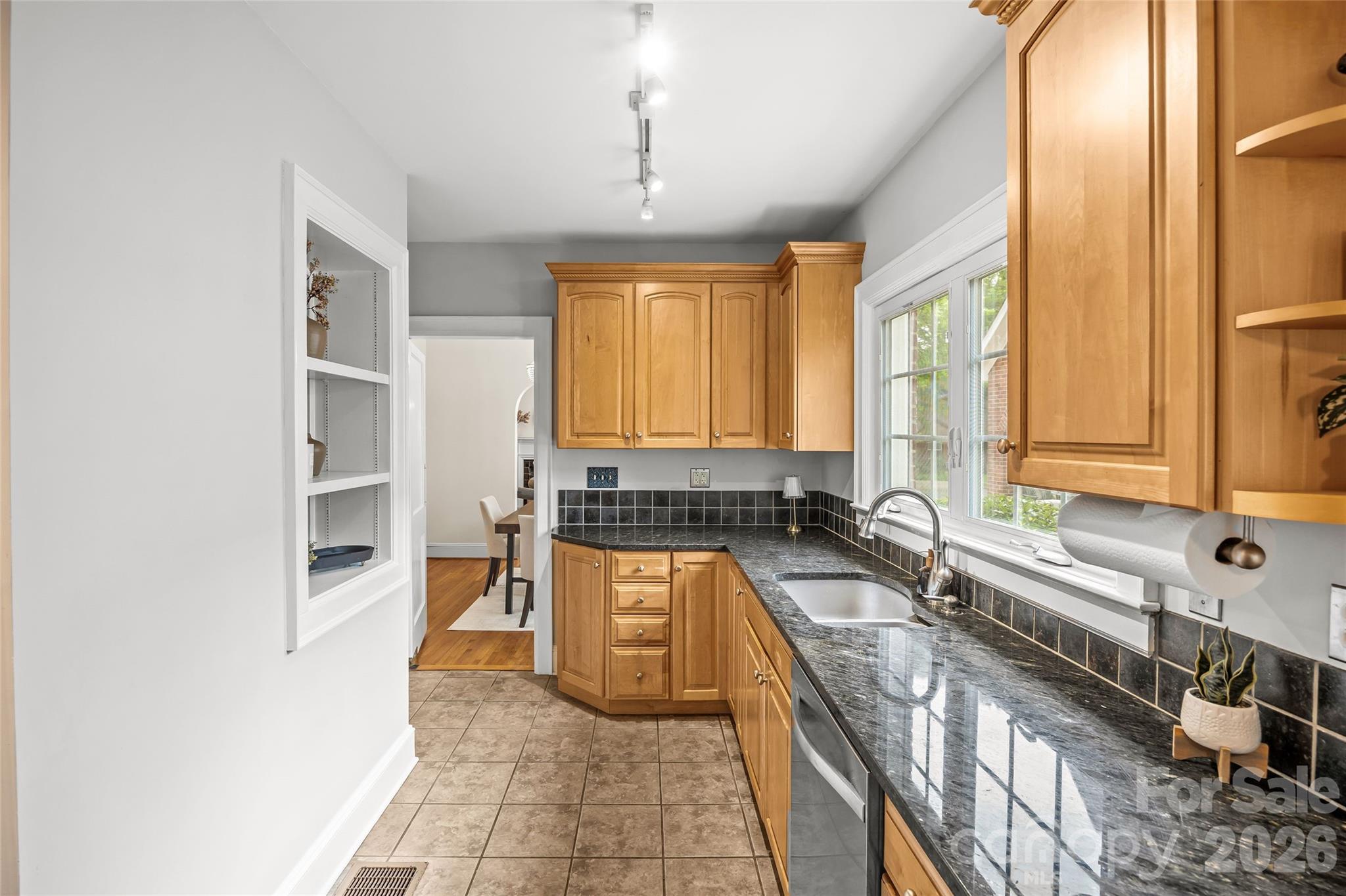 2137 Shenandoah Avenue — Charlotte