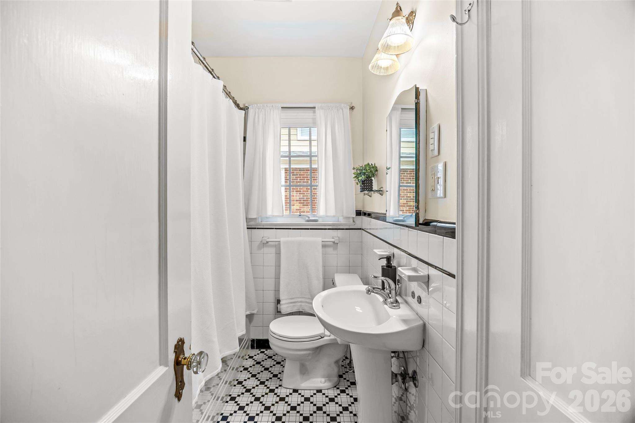 2137 Shenandoah Avenue — Charlotte