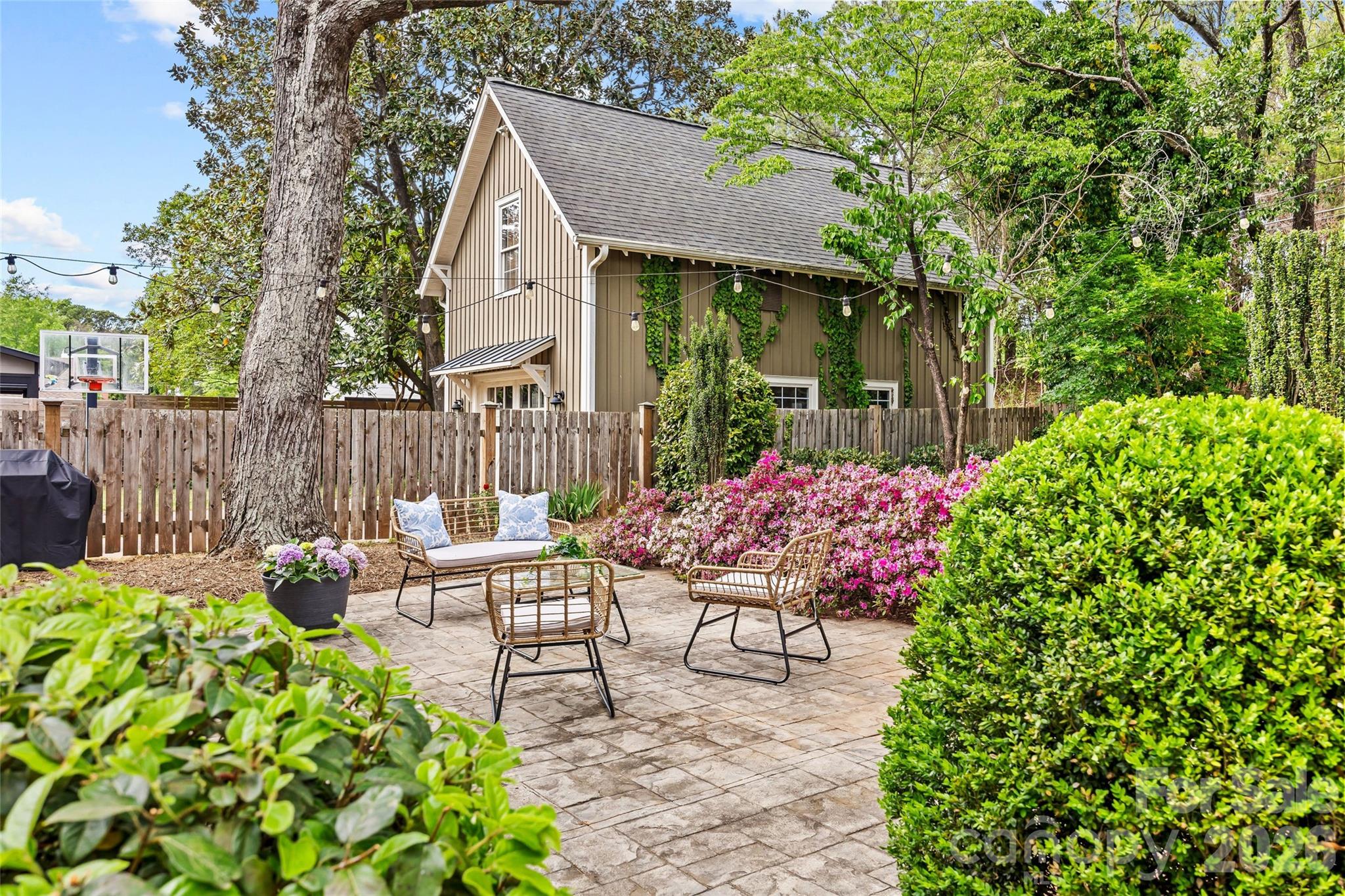 2137 Shenandoah Avenue — Charlotte