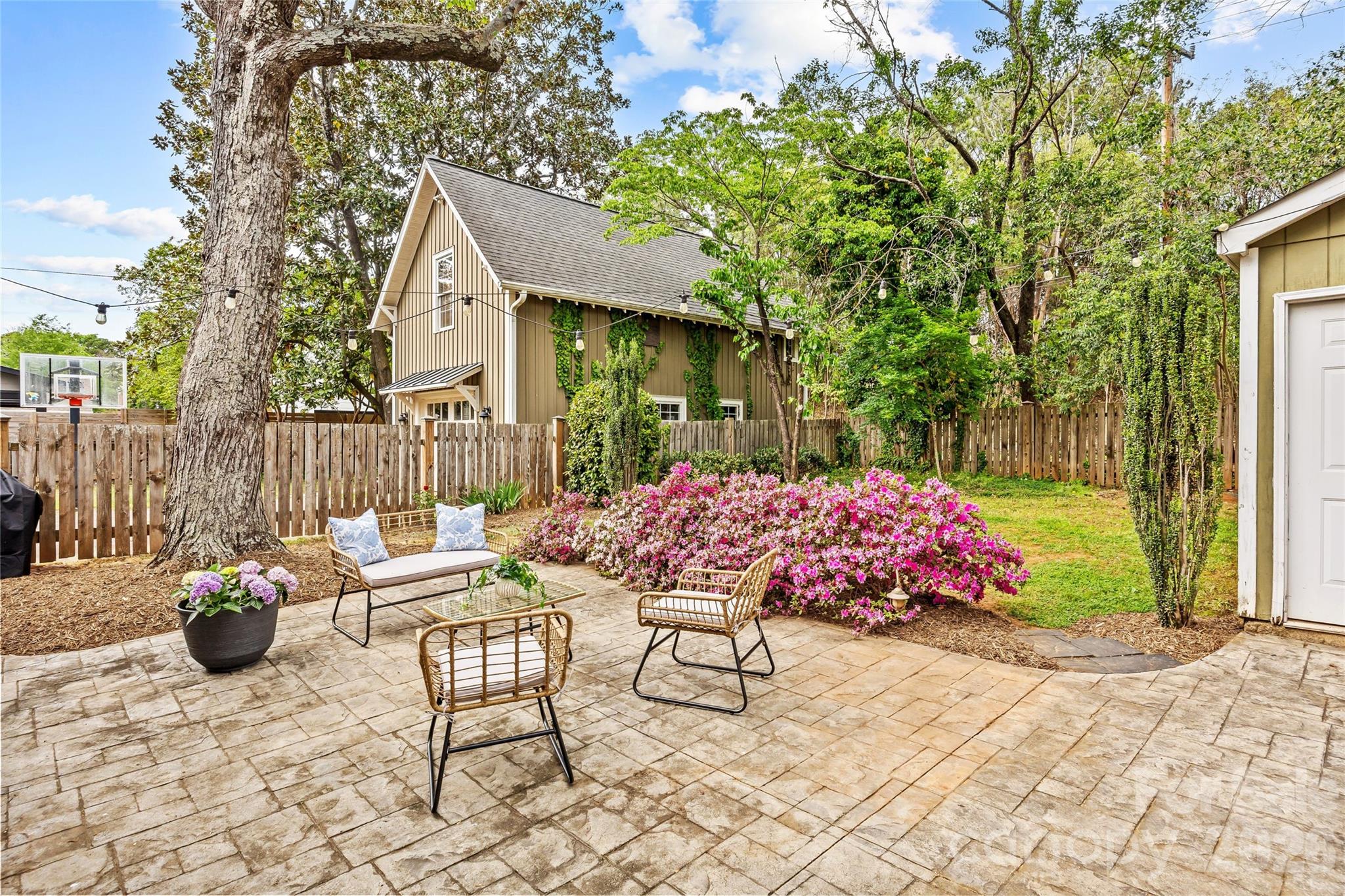 2137 Shenandoah Avenue — Charlotte