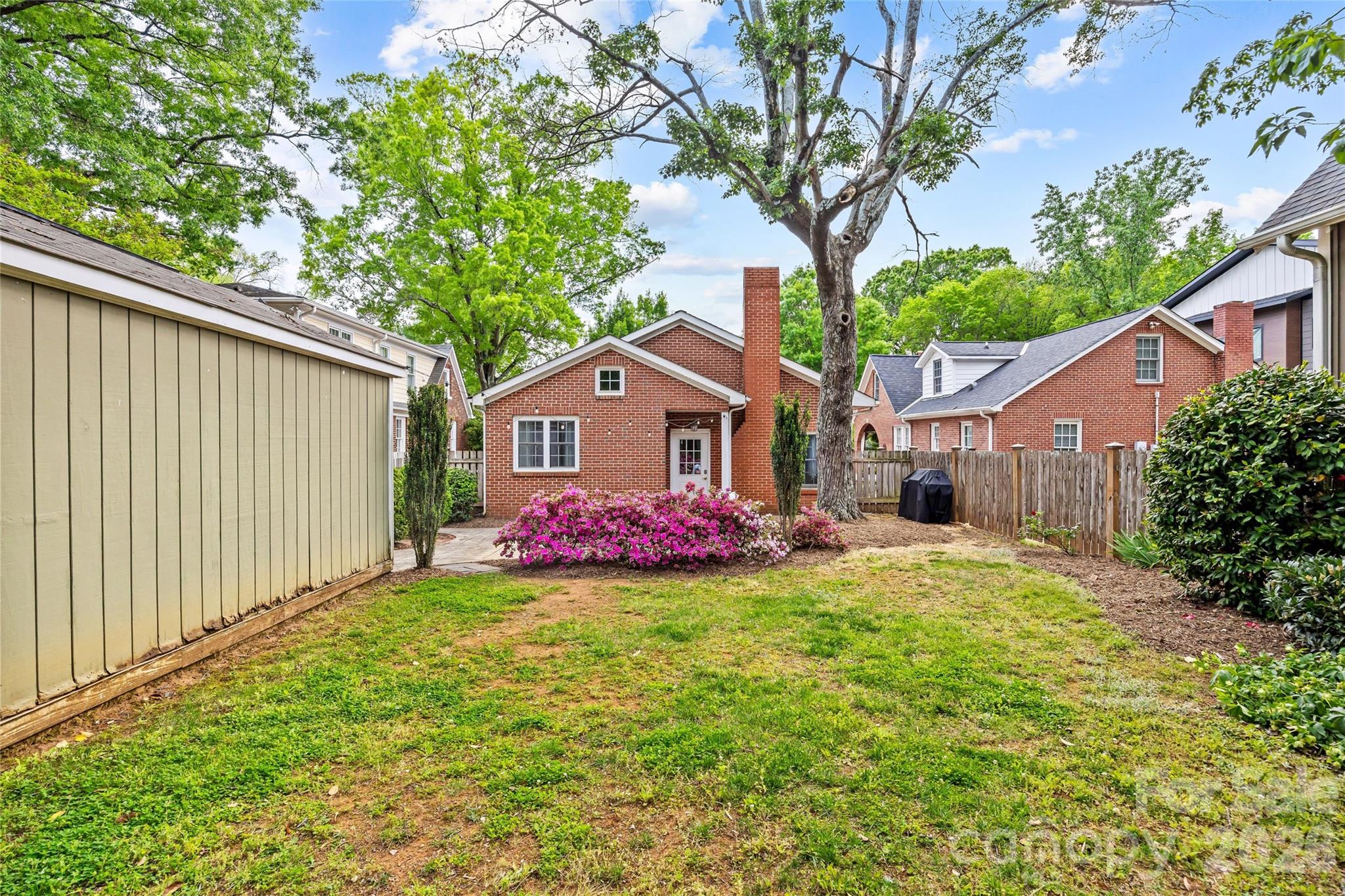 2137 Shenandoah Avenue — Charlotte