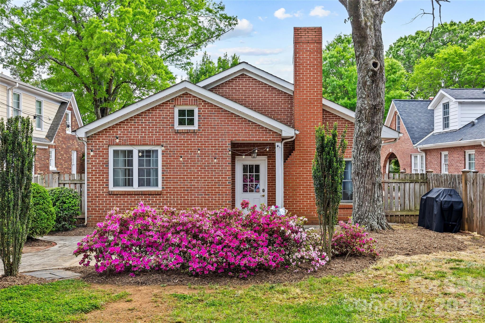 2137 Shenandoah Avenue — Charlotte