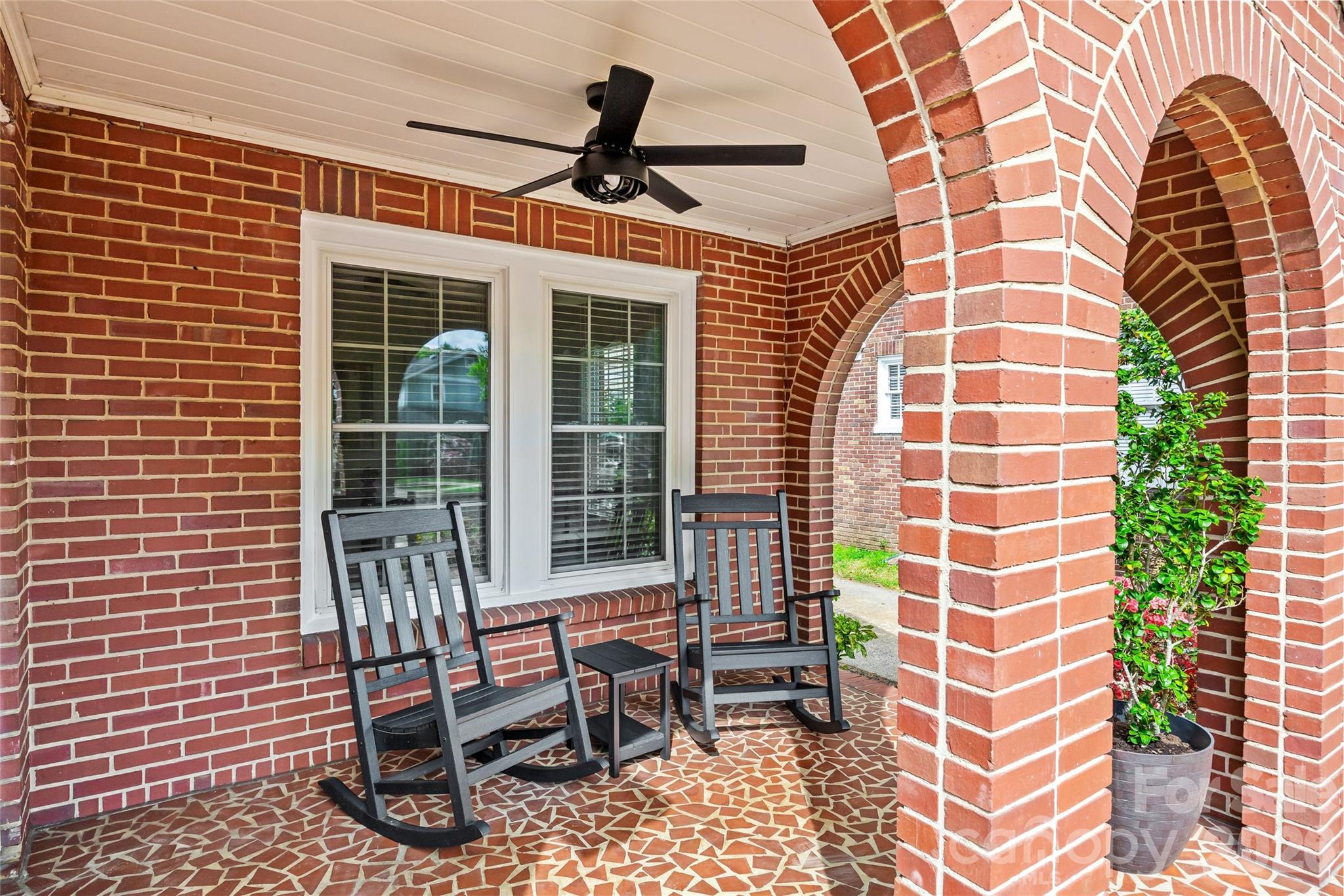 2137 Shenandoah Avenue — Charlotte