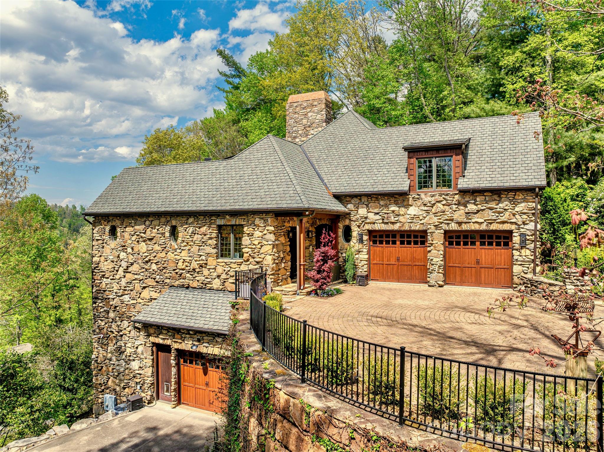 8 Timberwolf Court — Asheville