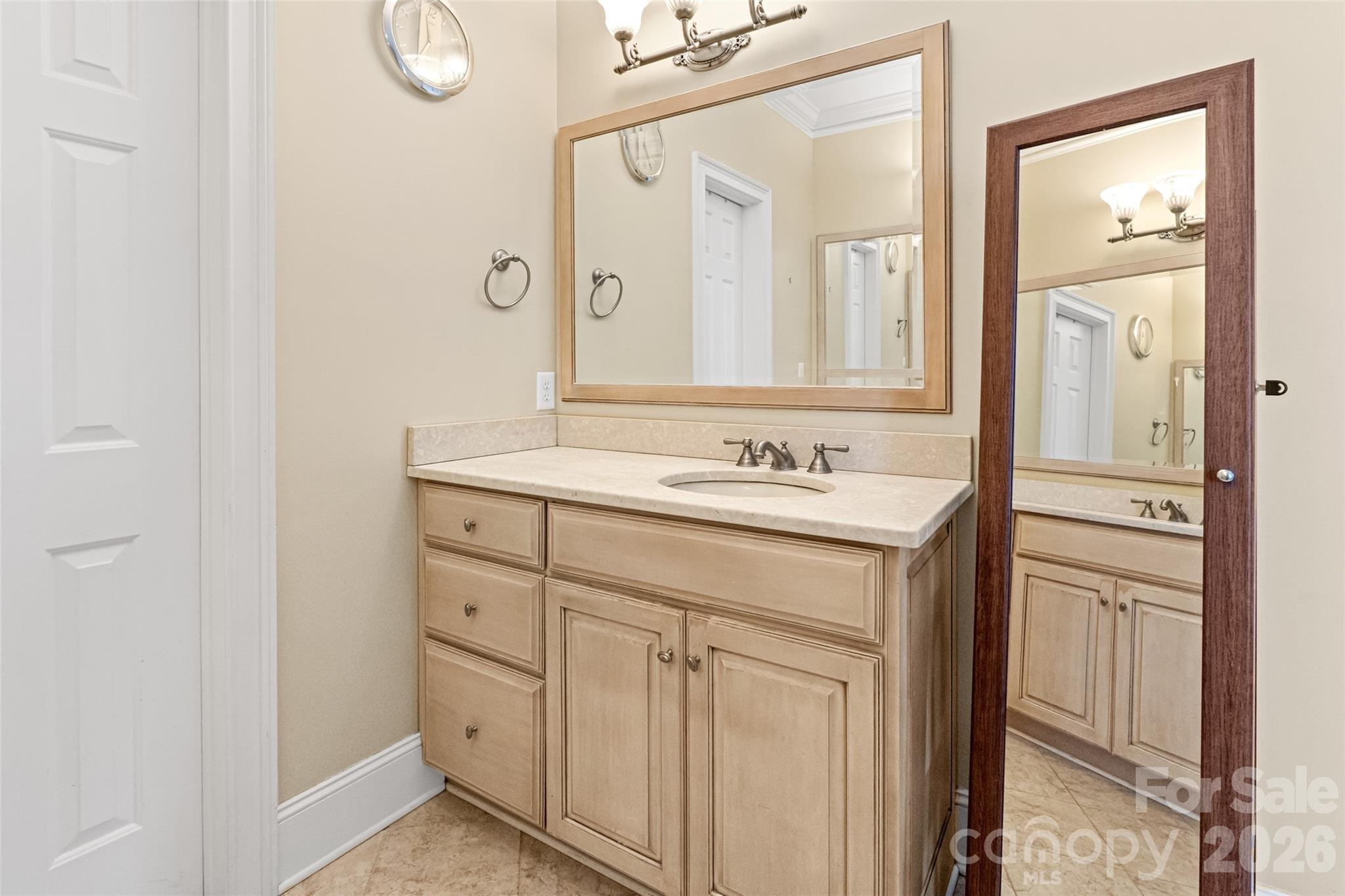 122 Upper Oak Drive — Statesville