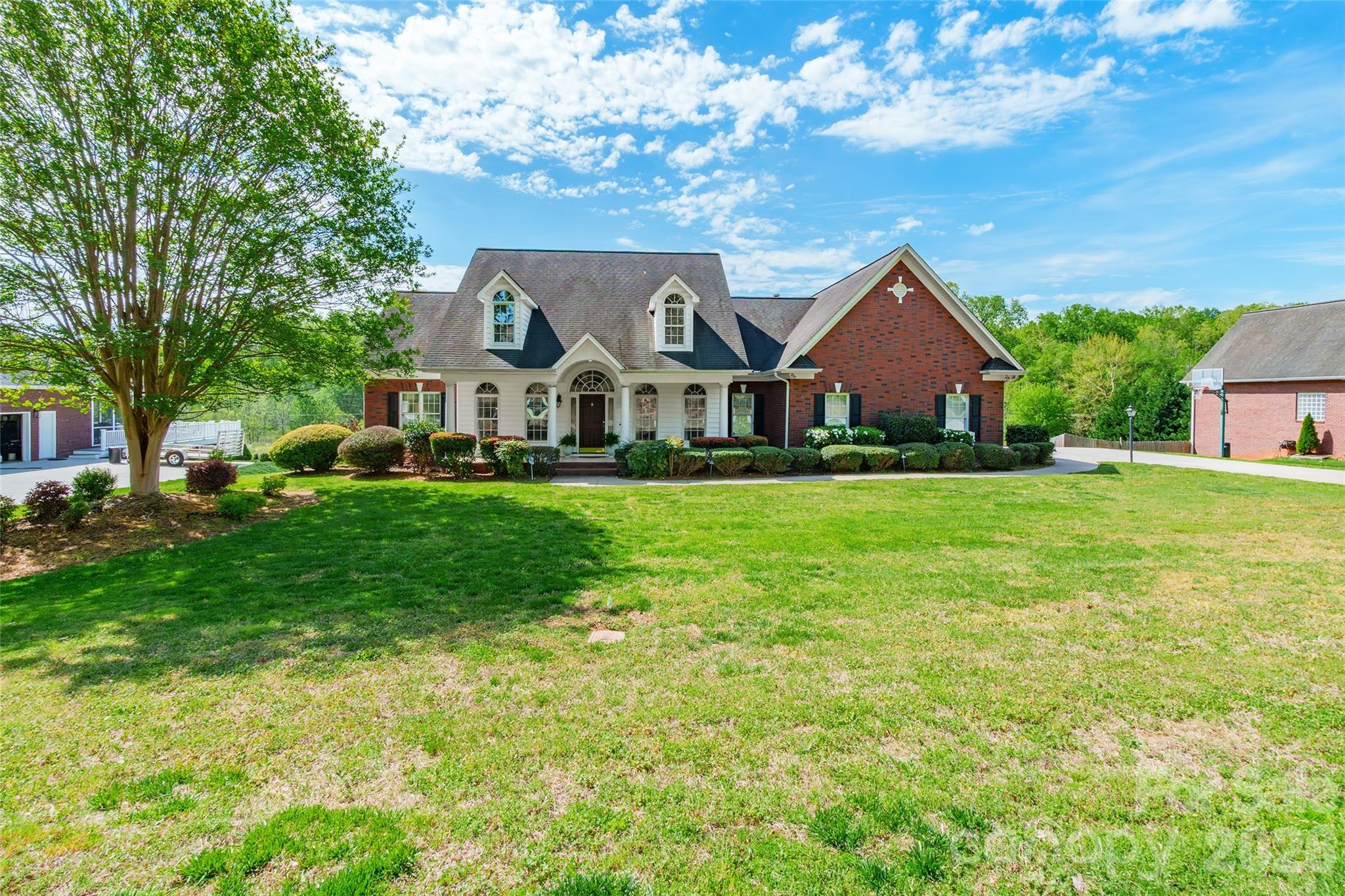 122 Upper Oak Drive — Statesville
