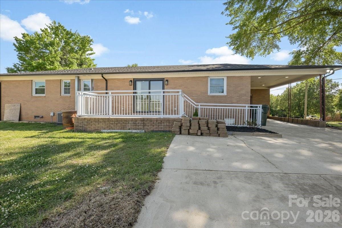 1236 Landsdowne Drive — Gastonia