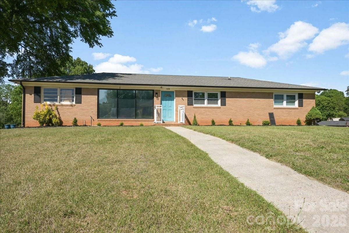 1236 Landsdowne Drive — Gastonia
