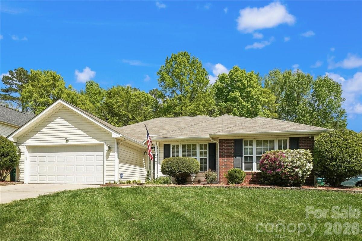 2127 Candlelight Woods Drive — Matthews