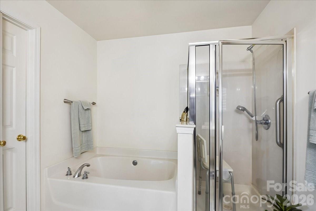 2127 Candlelight Woods Drive — Matthews