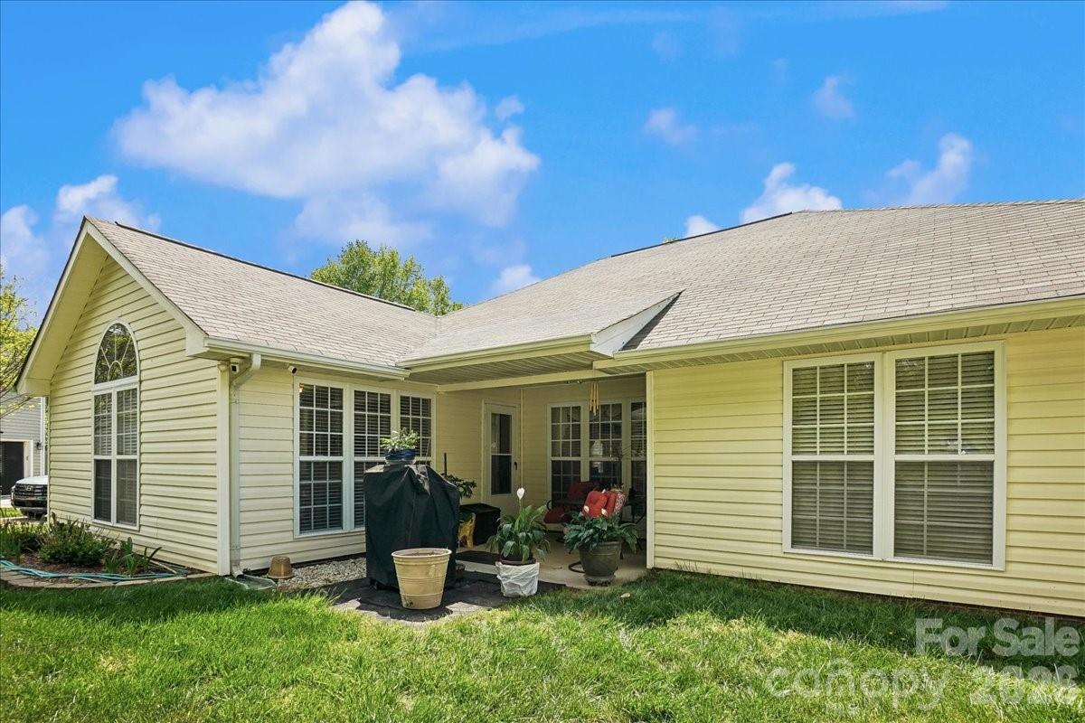 2127 Candlelight Woods Drive — Matthews