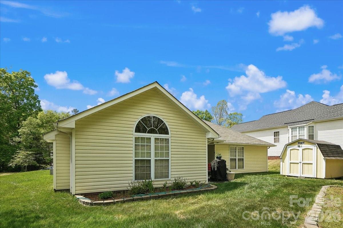 2127 Candlelight Woods Drive — Matthews