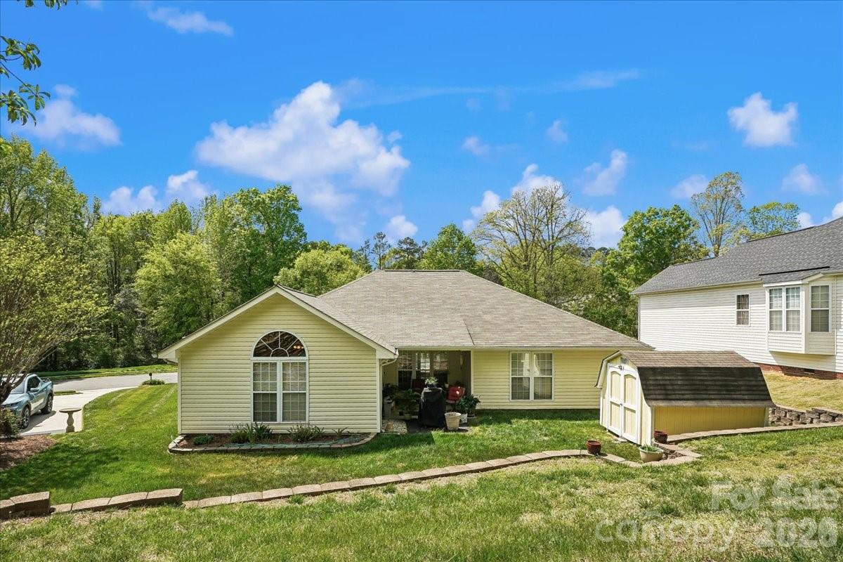 2127 Candlelight Woods Drive — Matthews