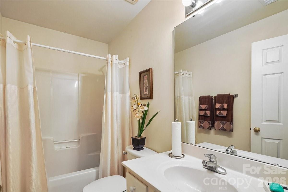 2127 Candlelight Woods Drive — Matthews