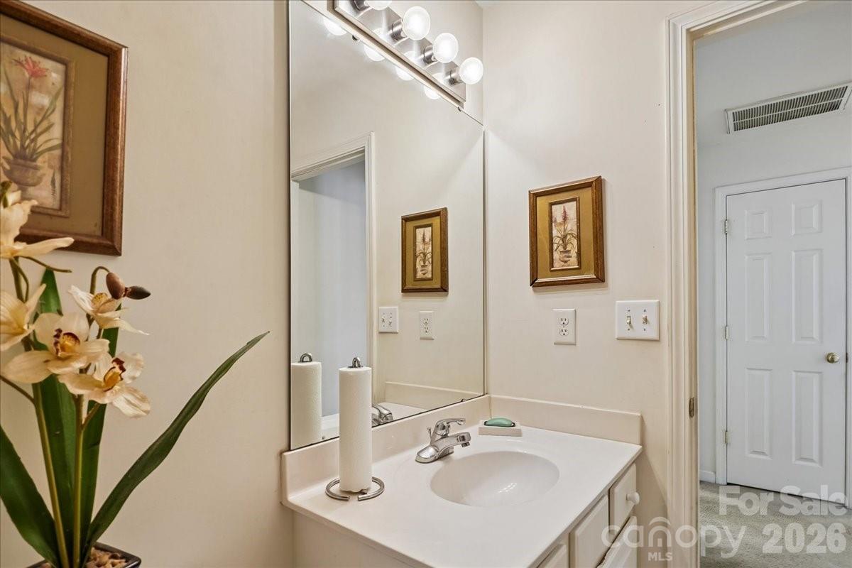 2127 Candlelight Woods Drive — Matthews